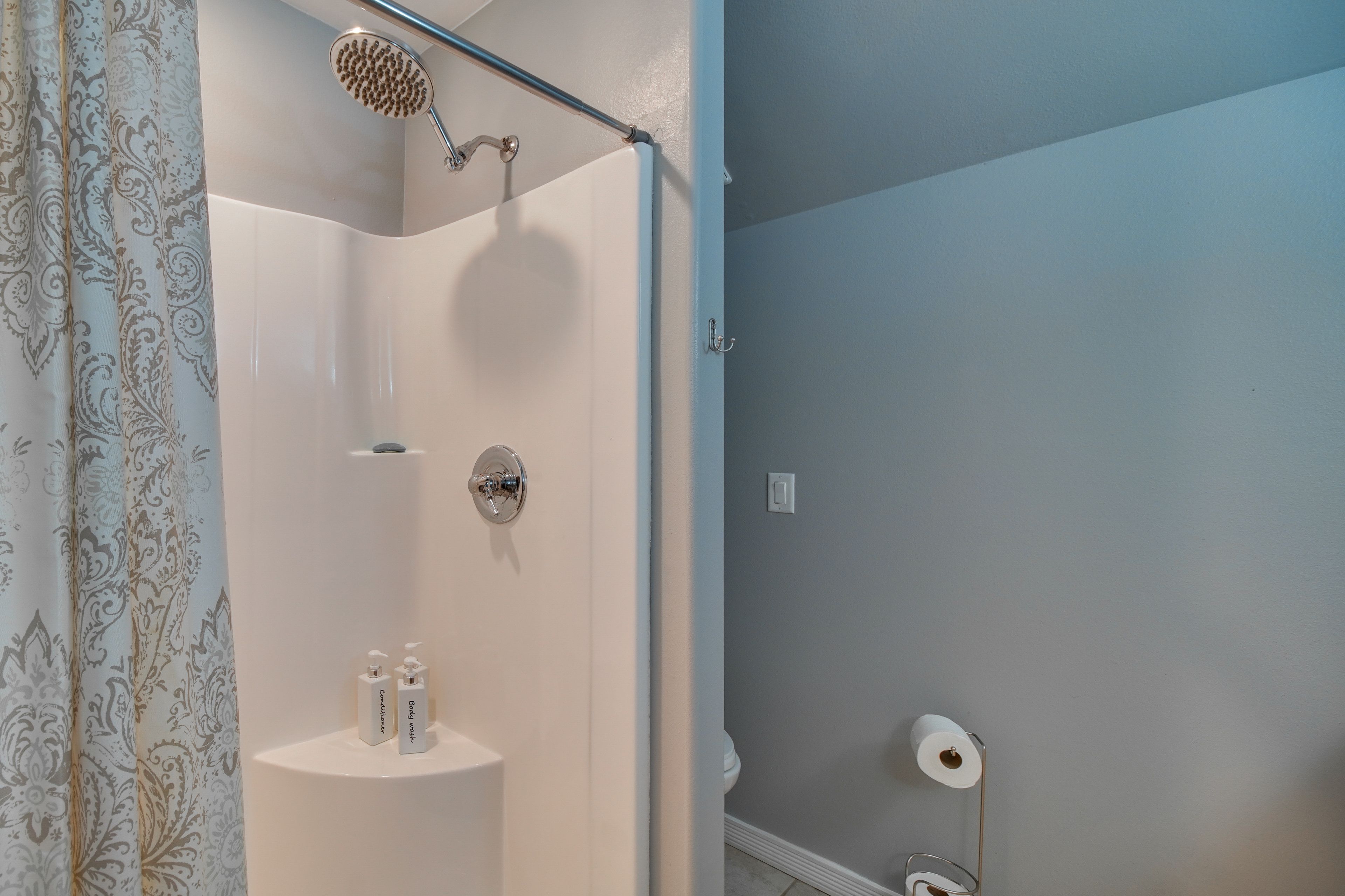 Full Bathroom | 3rd Floor