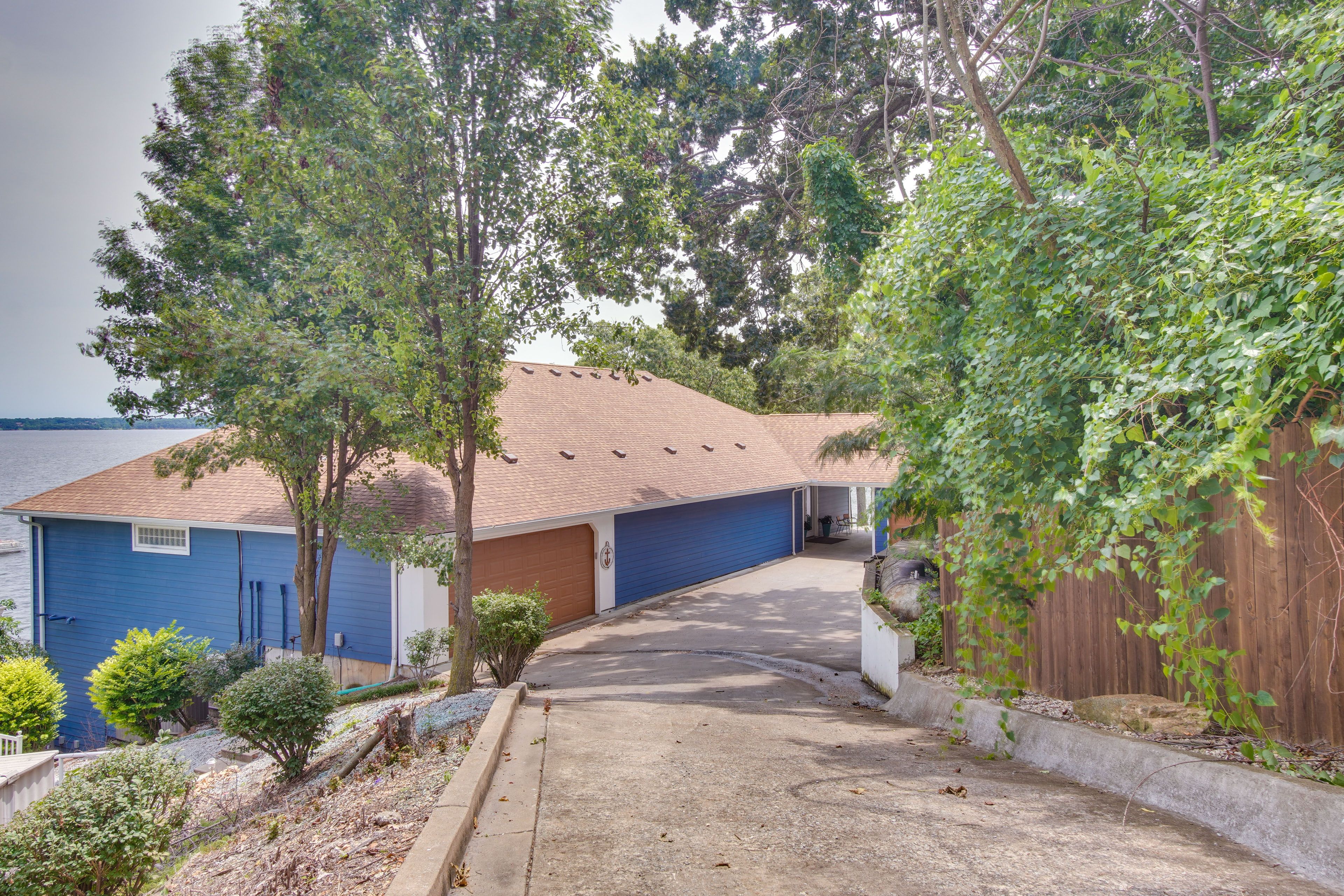 Parking | Driveway (5 Vehicles)