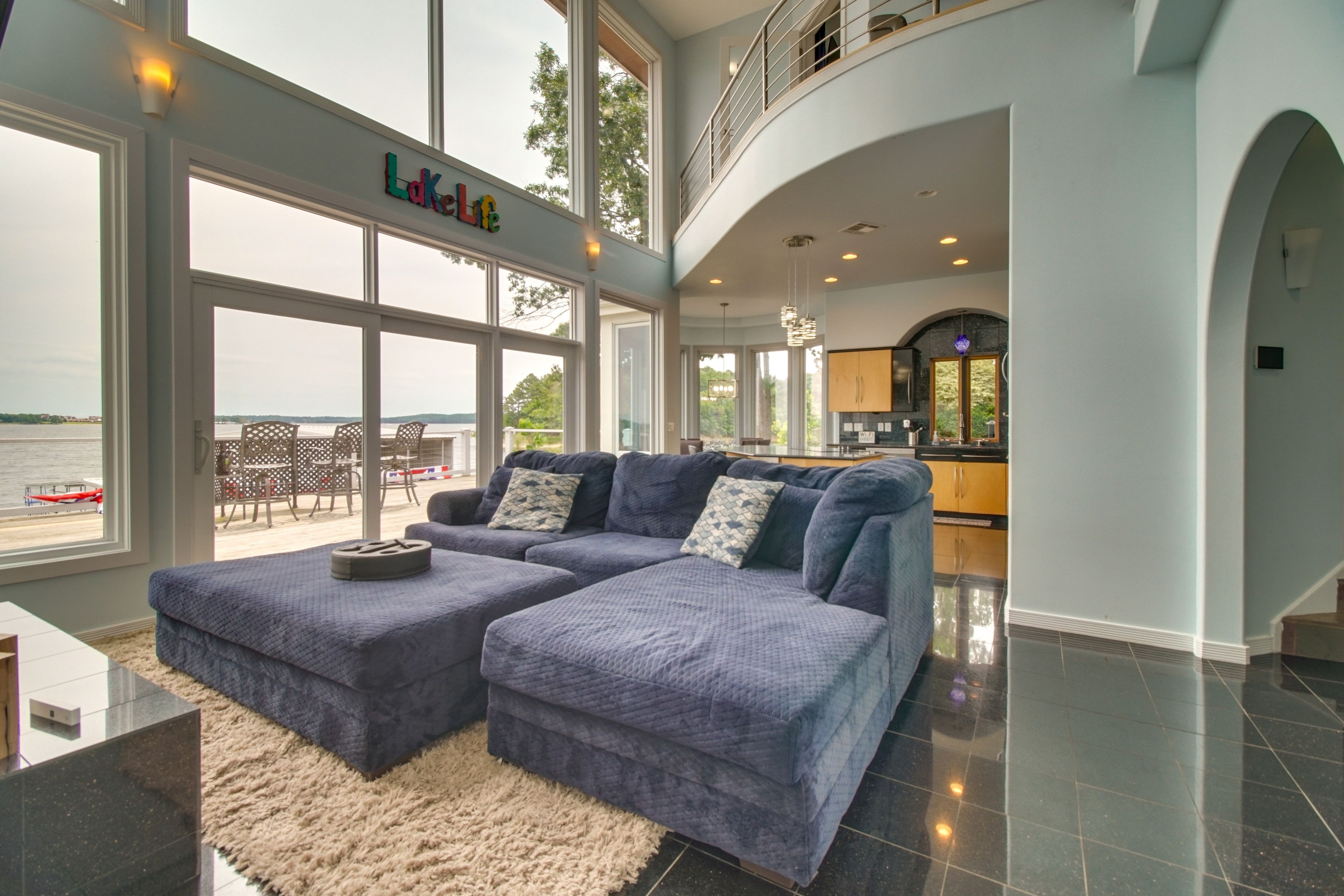 Living Room | 1st Floor | Deck Access | Smart TV | Free WiFi