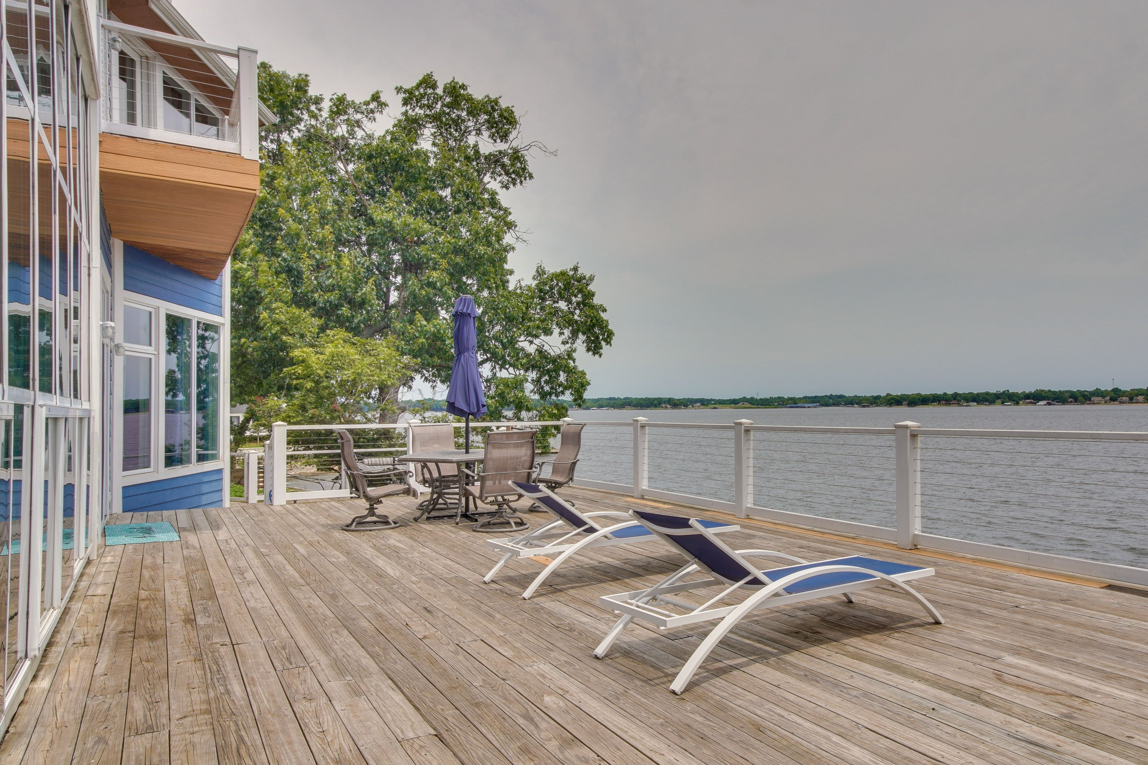 Jay Vacation Rental | 8BR | 4BA | 9,000 Sq Ft | Stairs Required