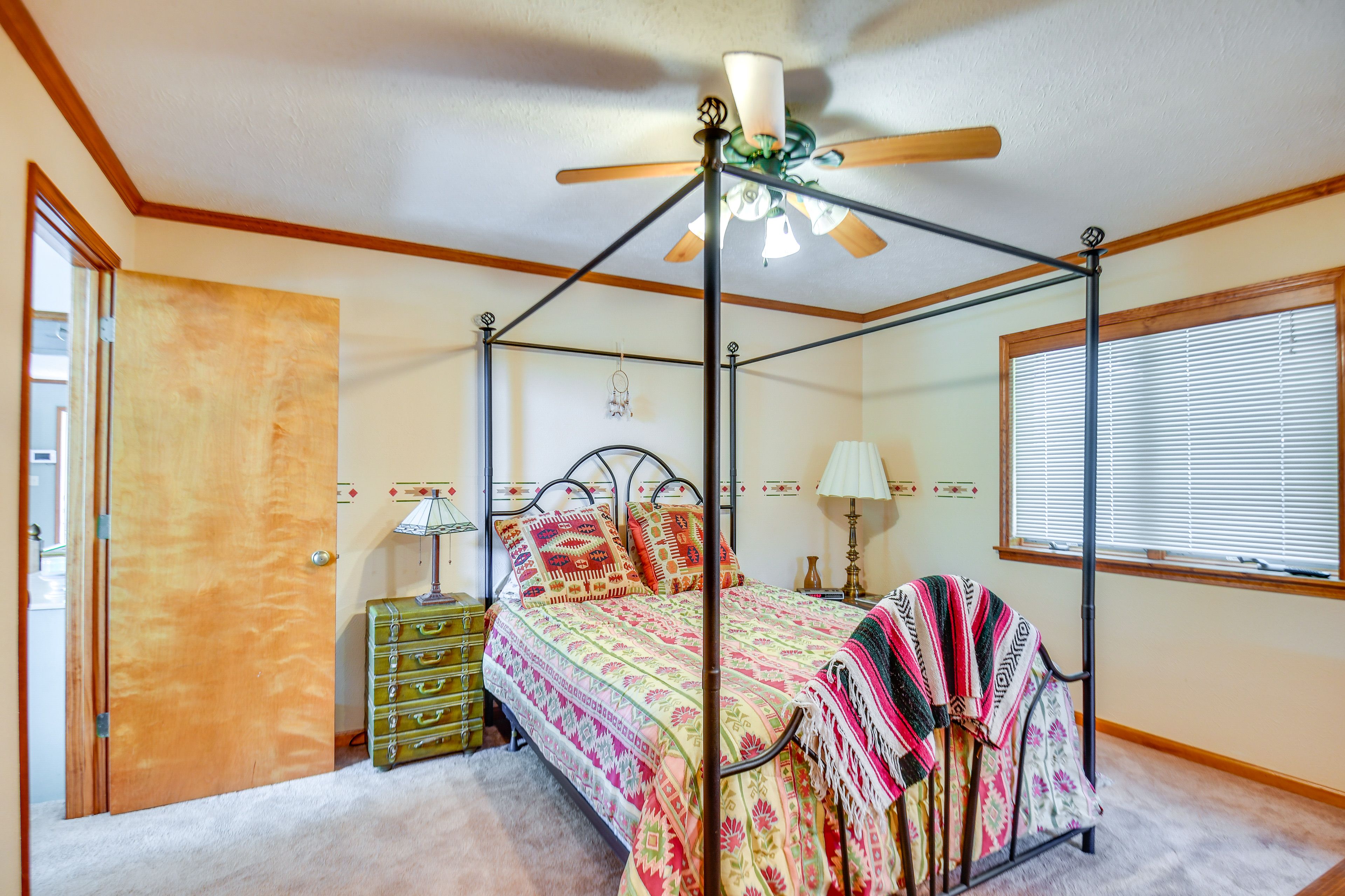 Bedroom 1 | Queen Bed | 1st Floor | Linens Provided