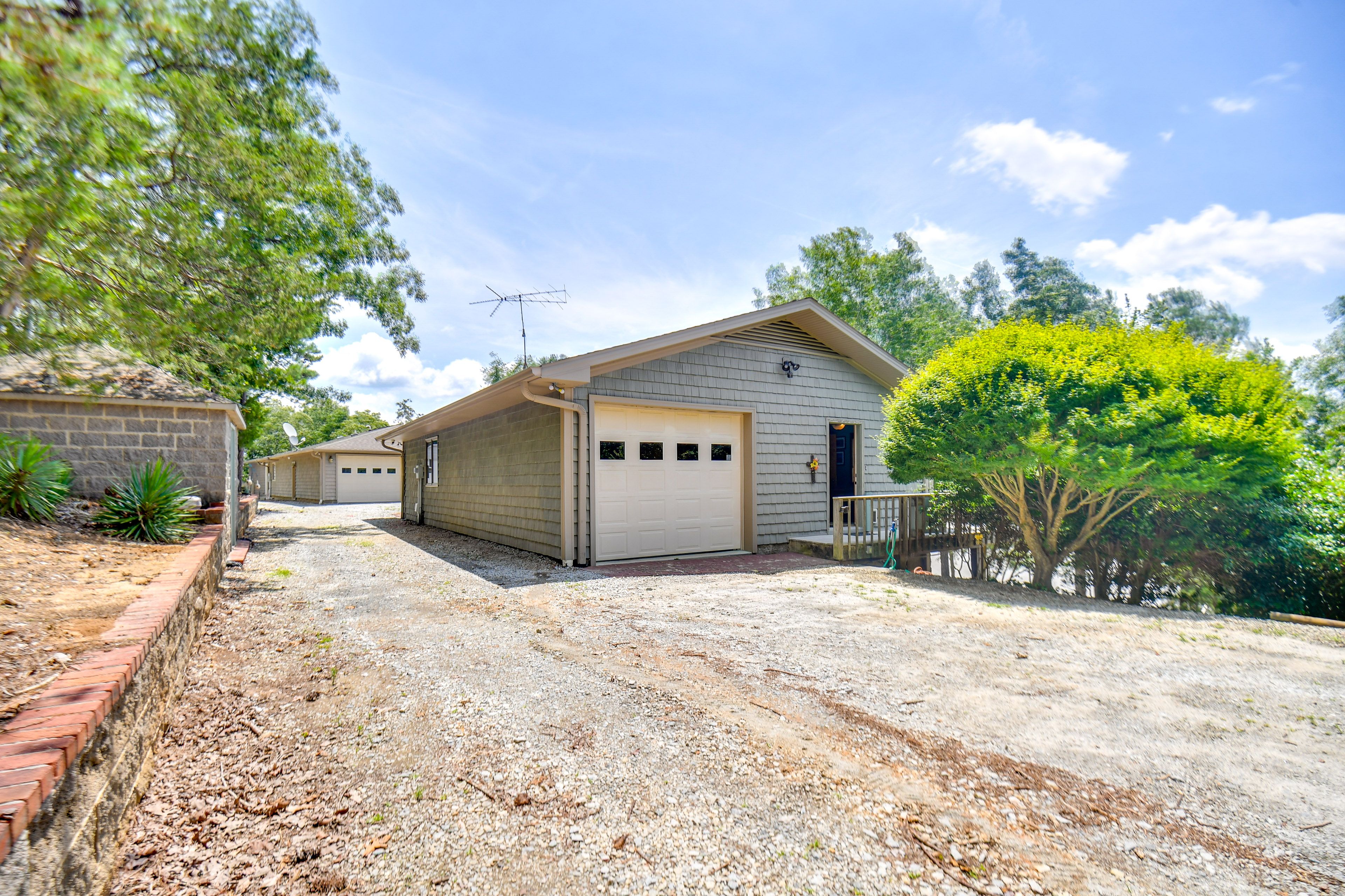Home Exterior | Parking | Driveway (2 Vehicles) | Boat Trailer Parking Allowed
