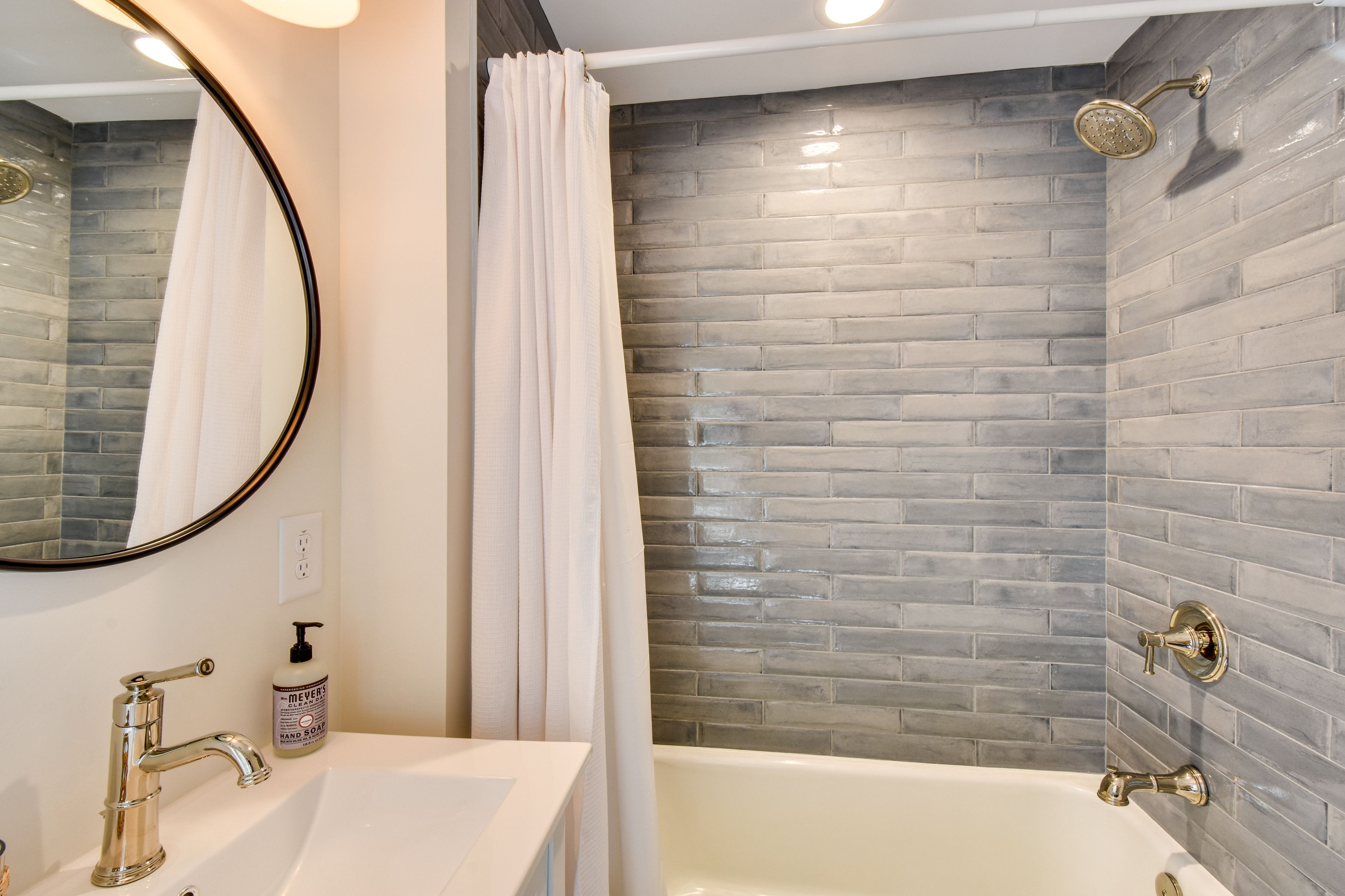 Full Bathroom | 1st Floor