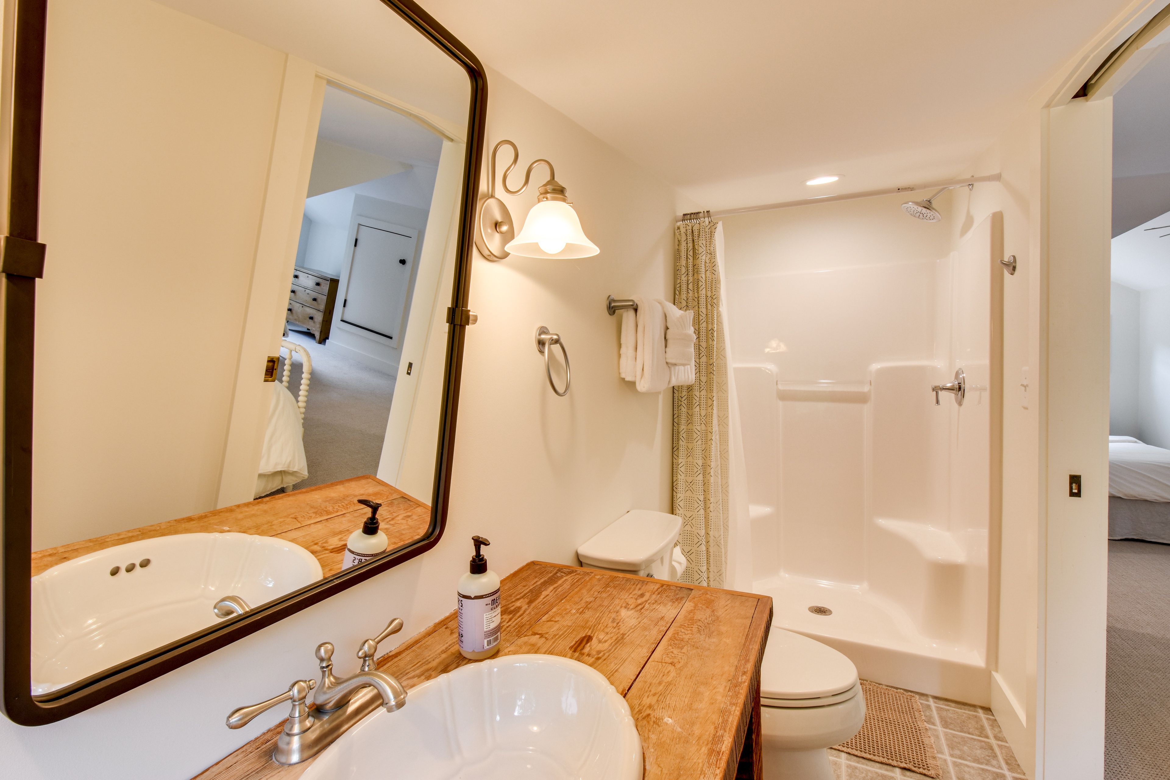 Full Bathroom | 2nd Floor