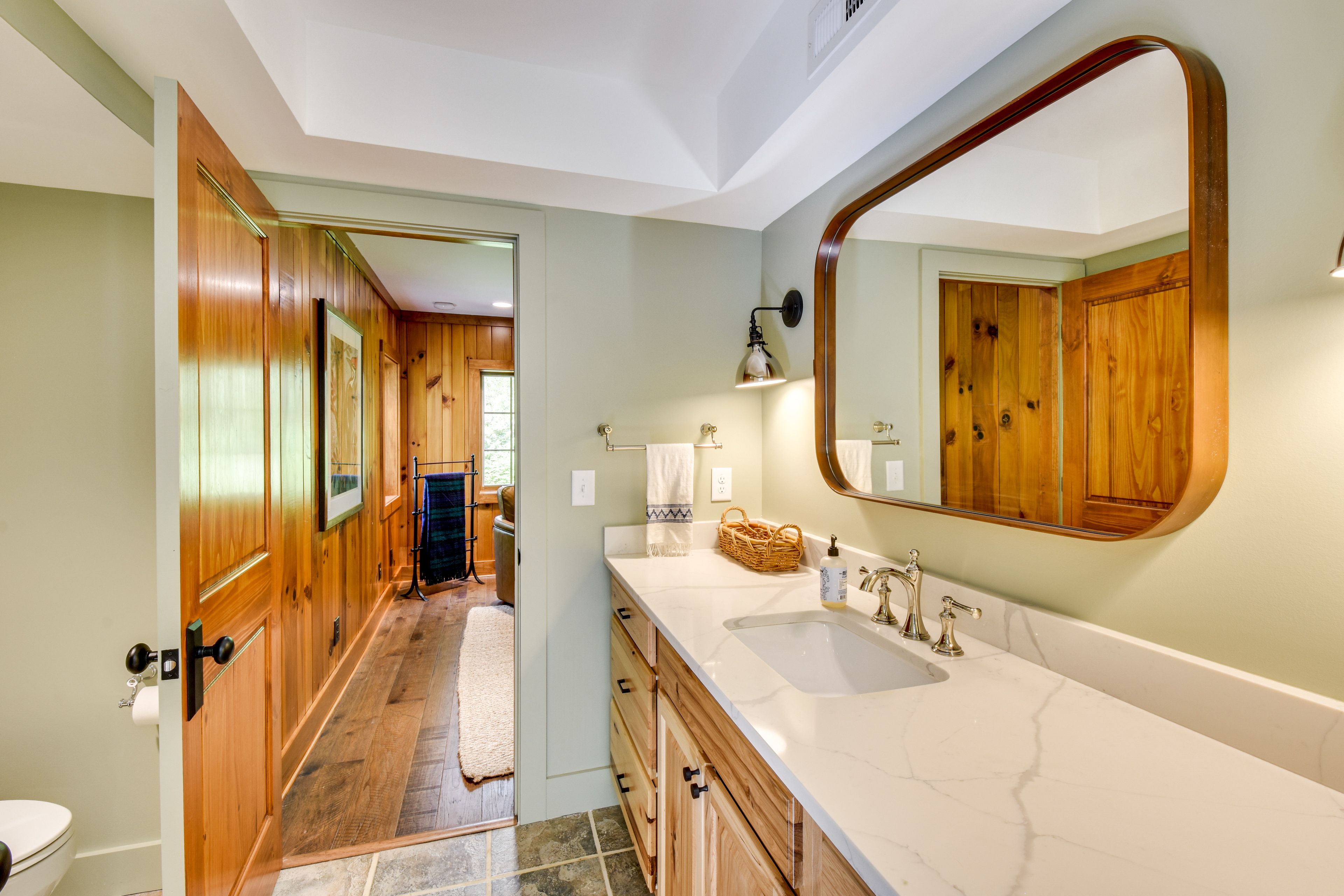 Full Bathroom | Towels Provided | 1st Floor