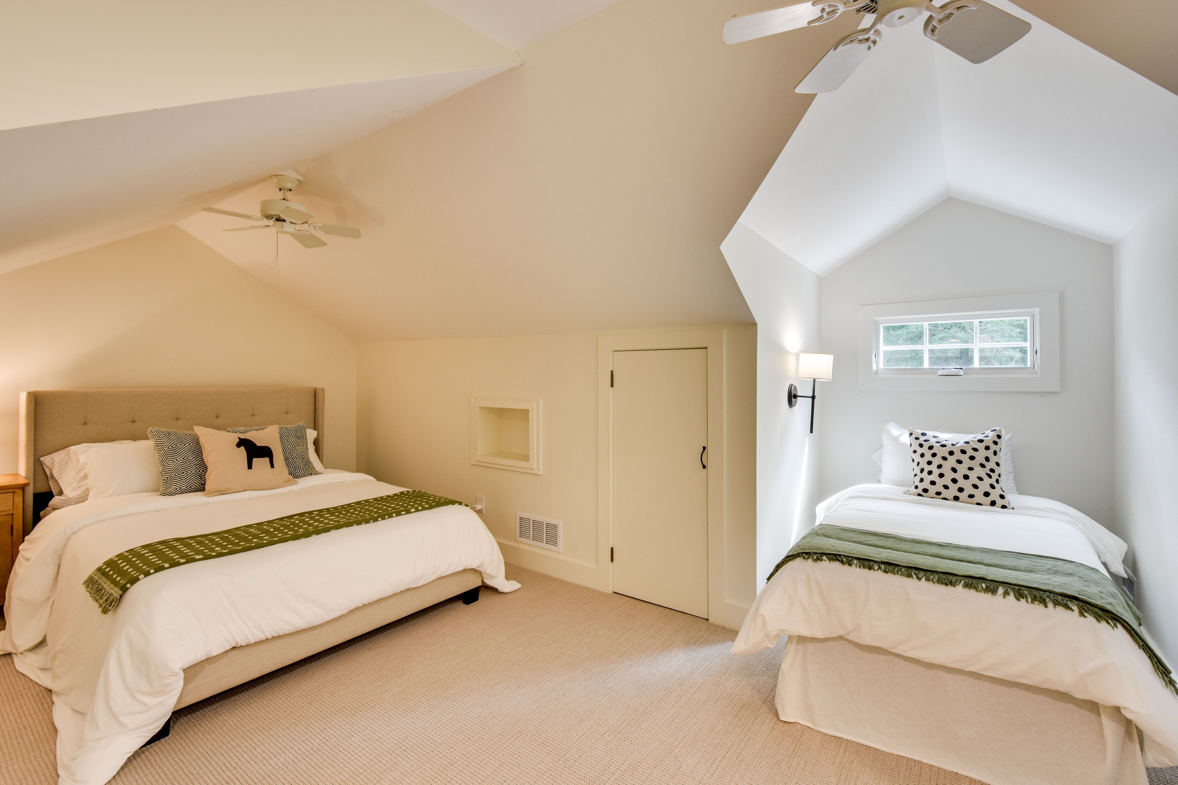 Bedroom 5 | Queen Bed | 2 Twin Beds | 2nd Floor
