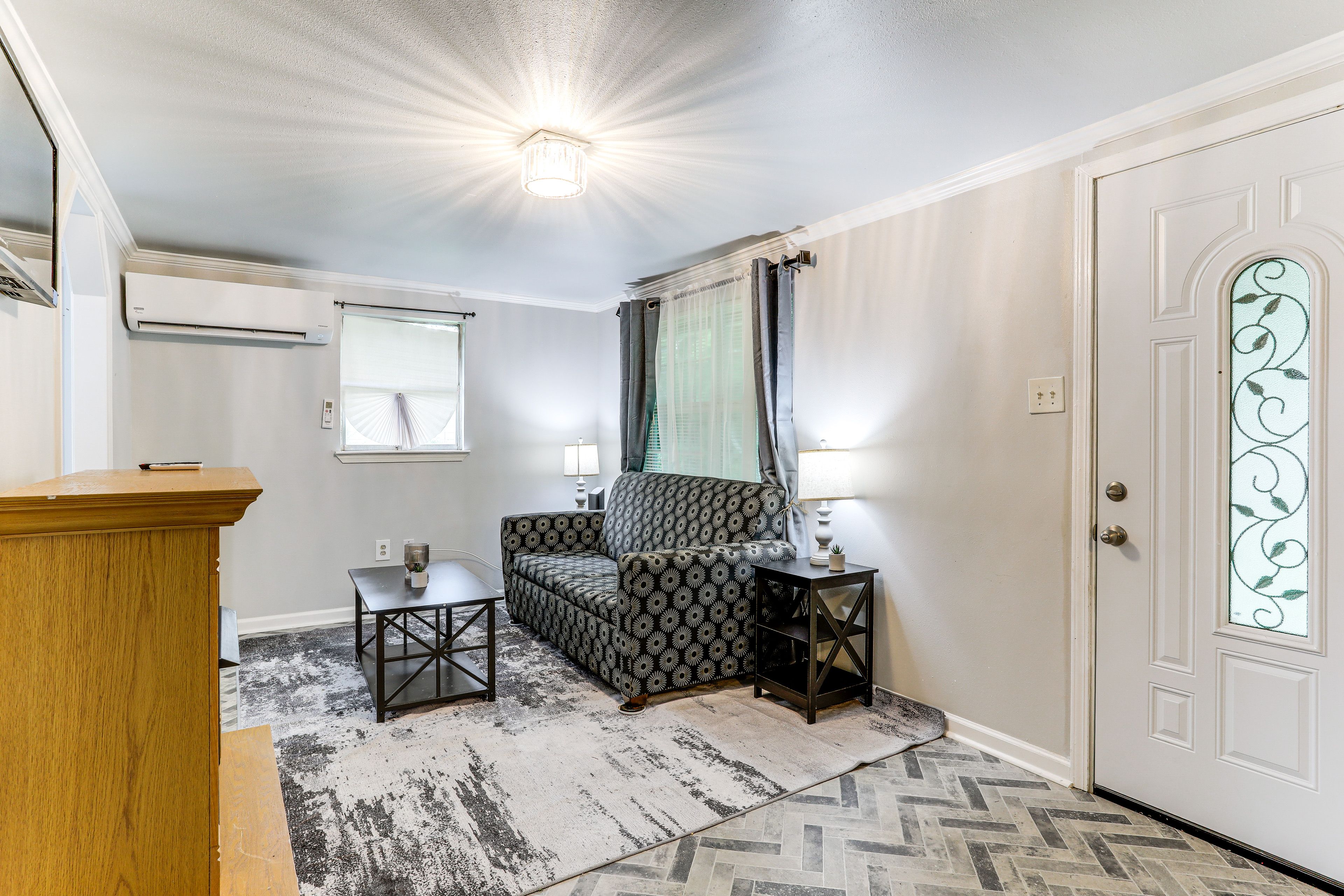 Living Room | Full Sleeper Sofa | Free WiFi | Electric Fireplace