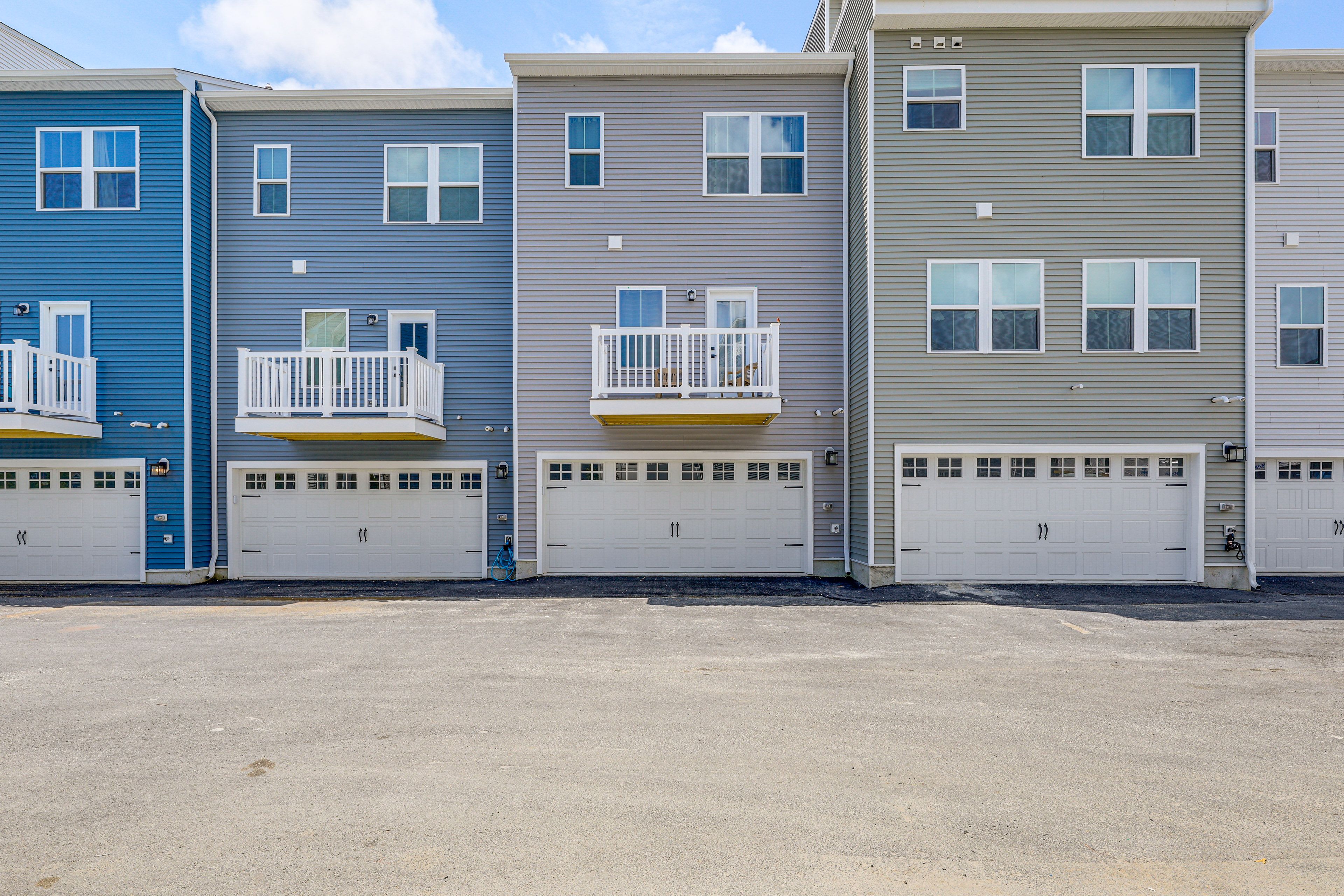Parking | Garage (1 Vehicle) | Street Parking
