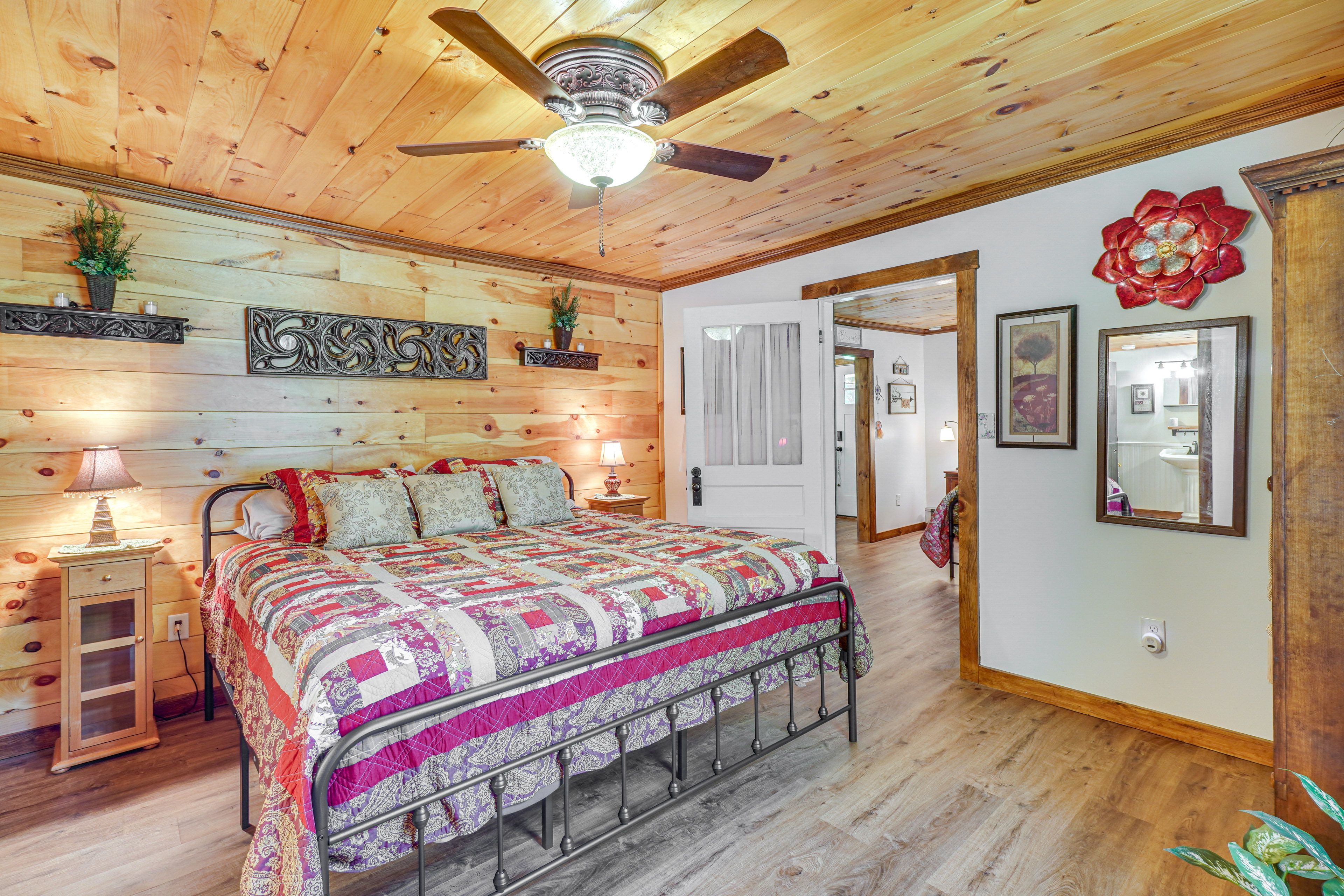 Bedroom 1 | King Bed | TV