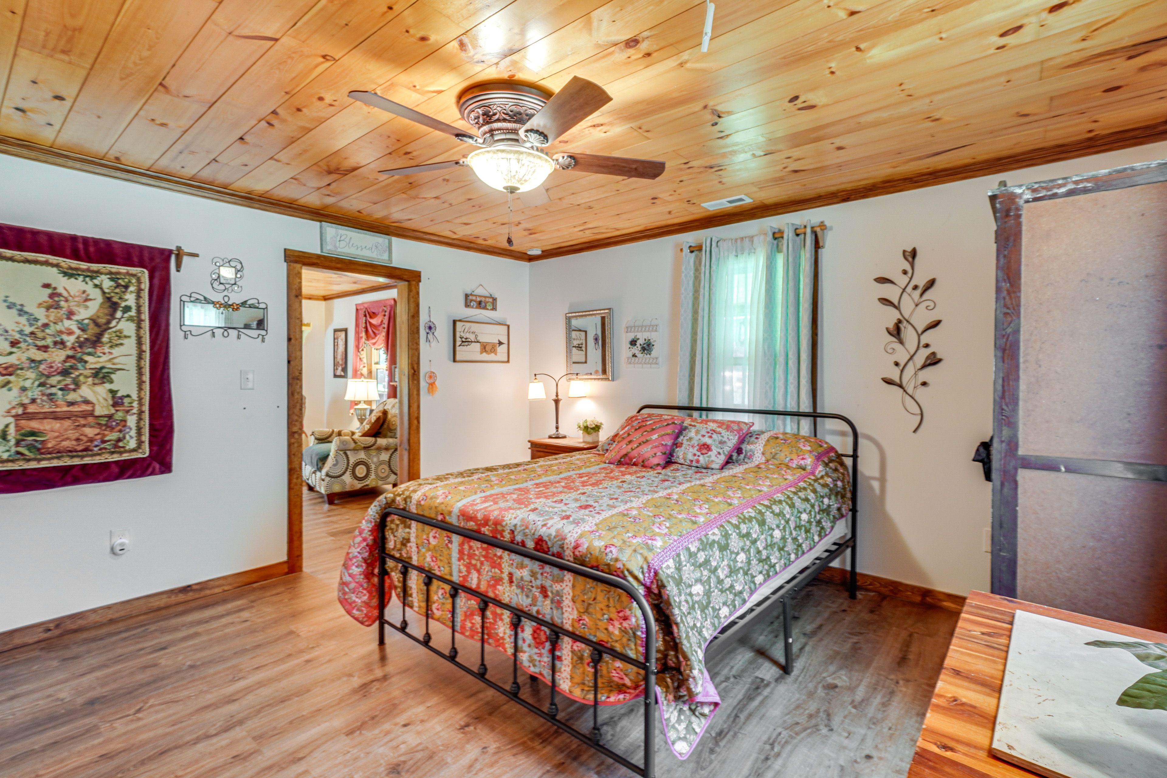 Bedroom 2 | Queen Bed