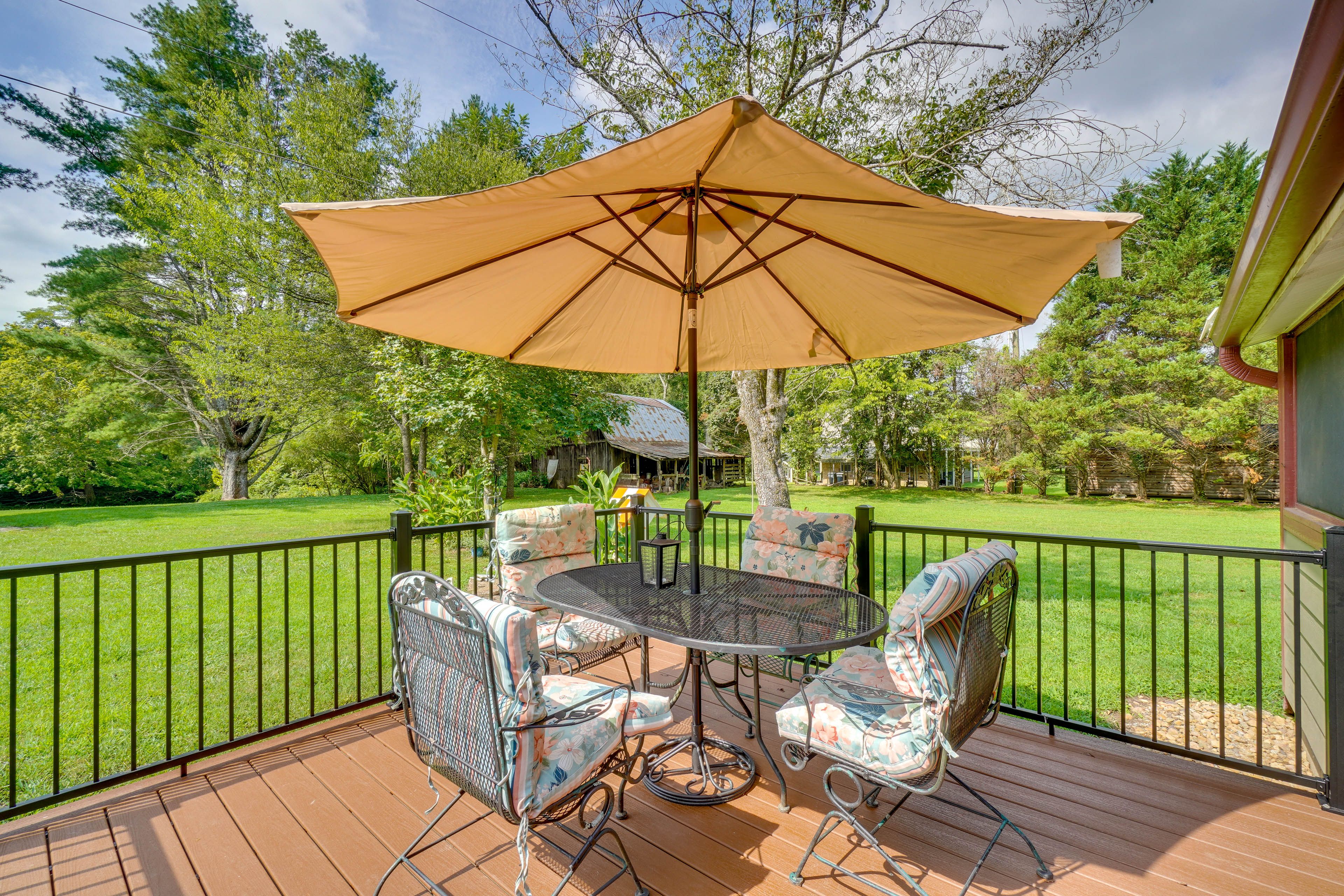 Deck | Outdoor Dining