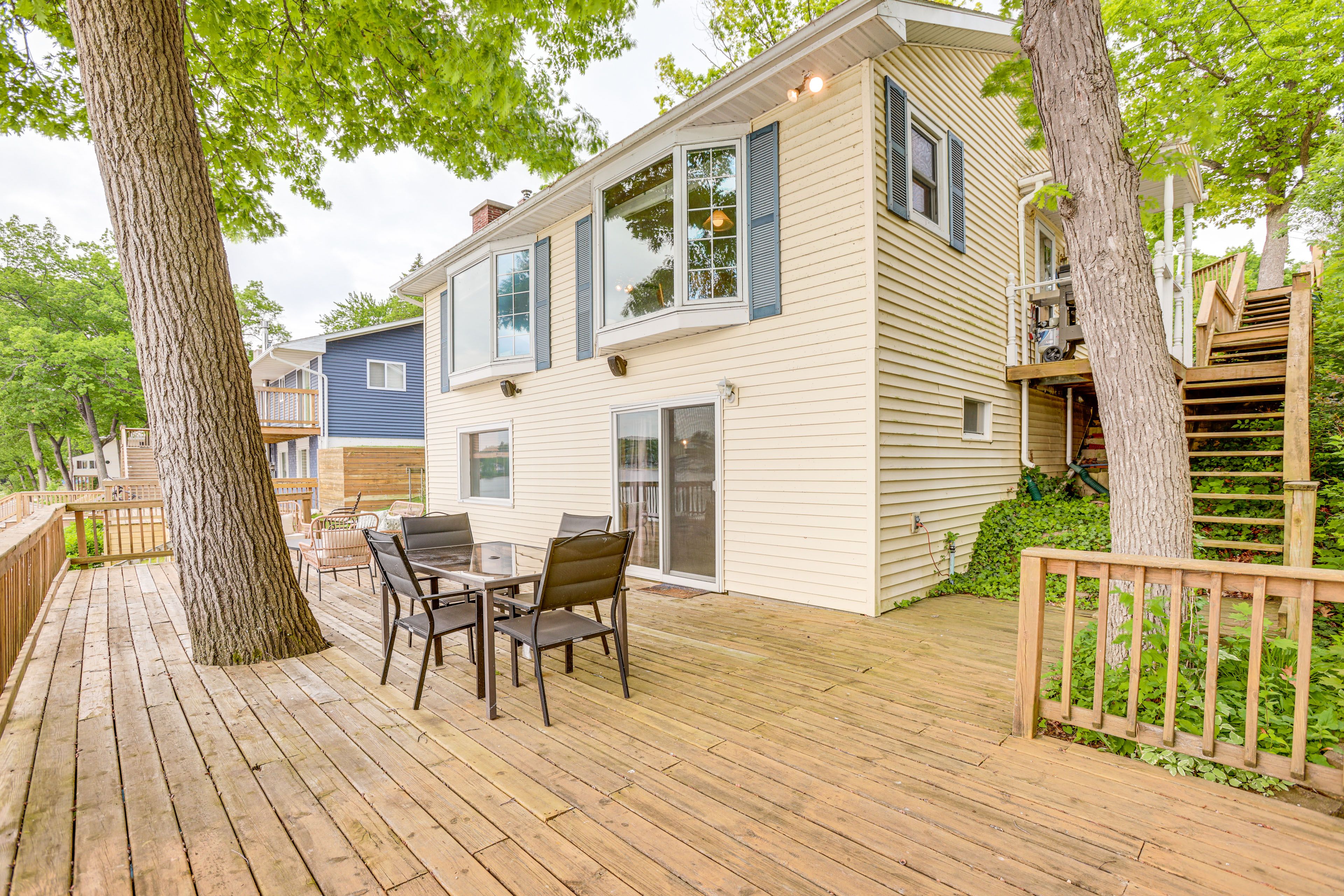 2-Level Deck | Outdoor Dining | Lake View