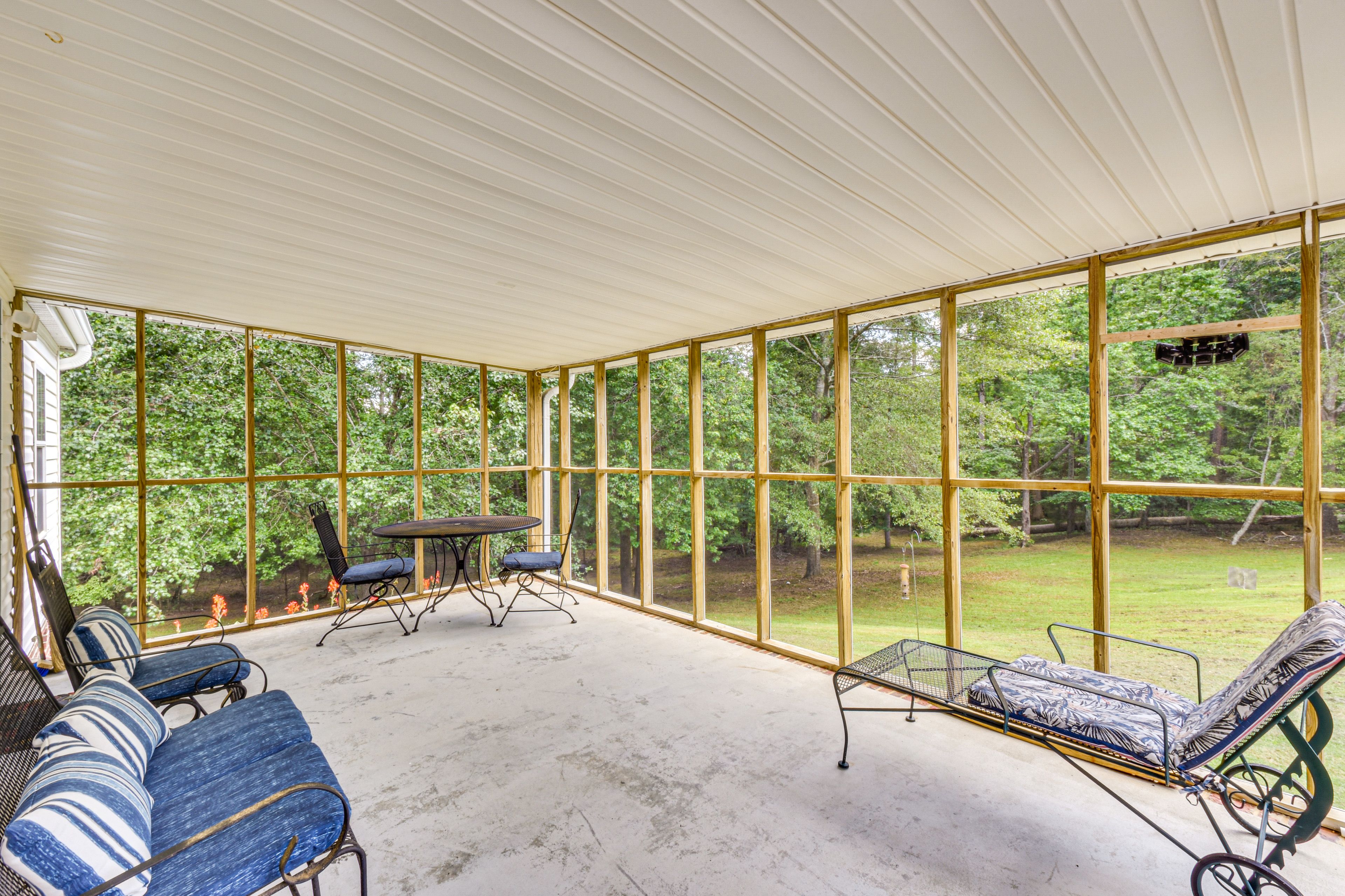 Screened Back Porch | Dining Area | Seating
