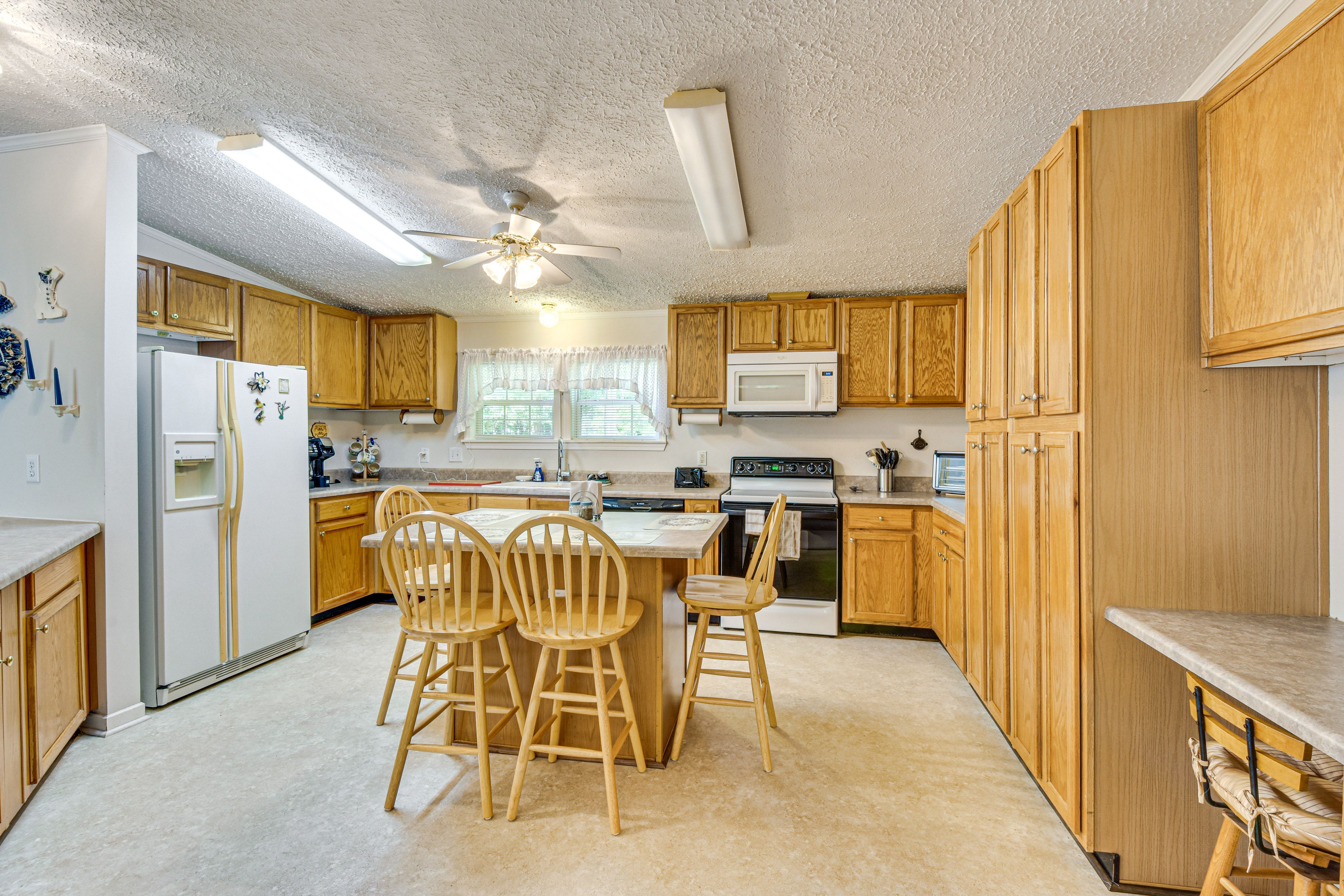 Kitchen | Drip/Single-Serve Coffee Maker | Dishwasher | Cooking Basics