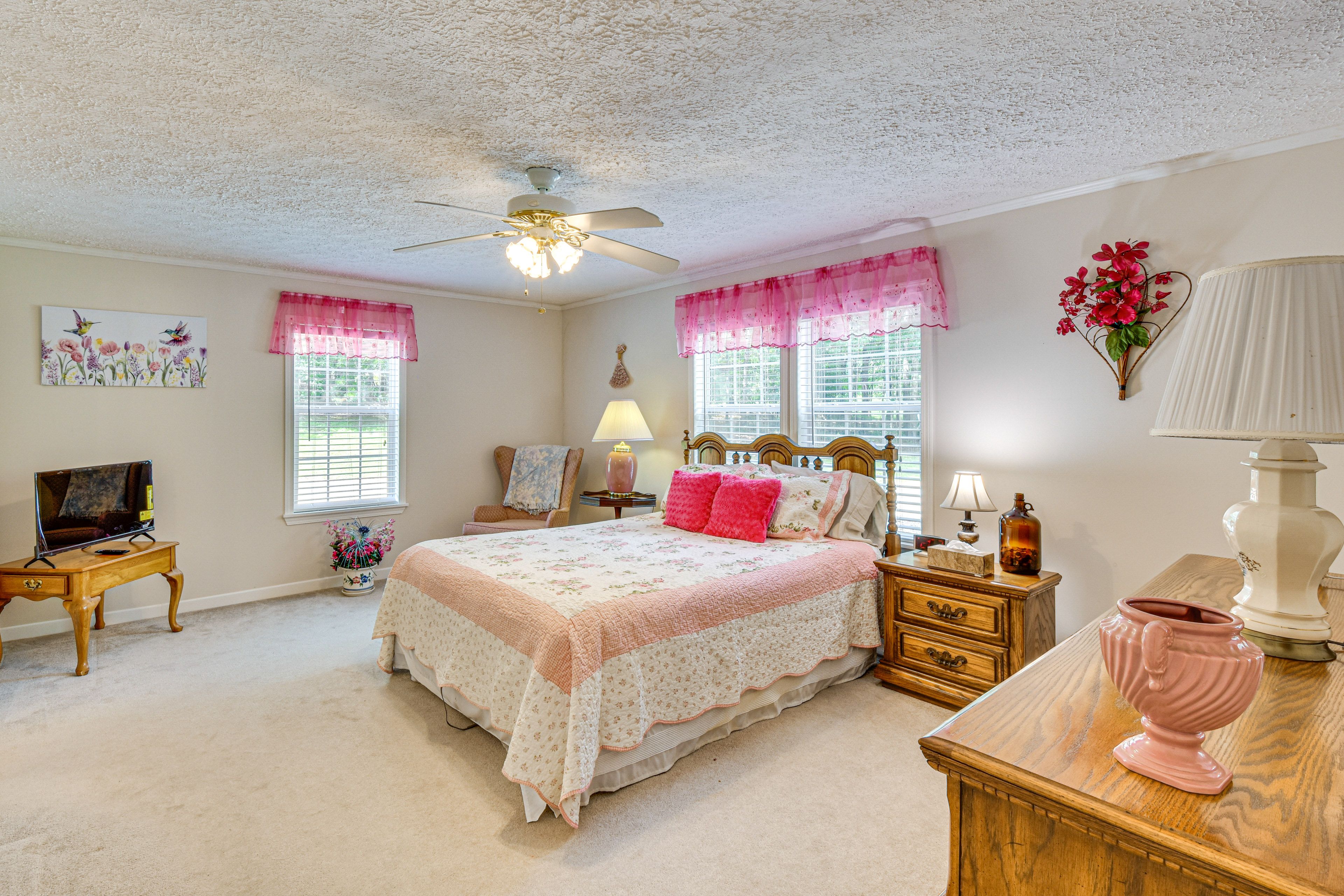 Bedroom 1 | Queen Bed | Linens Provided