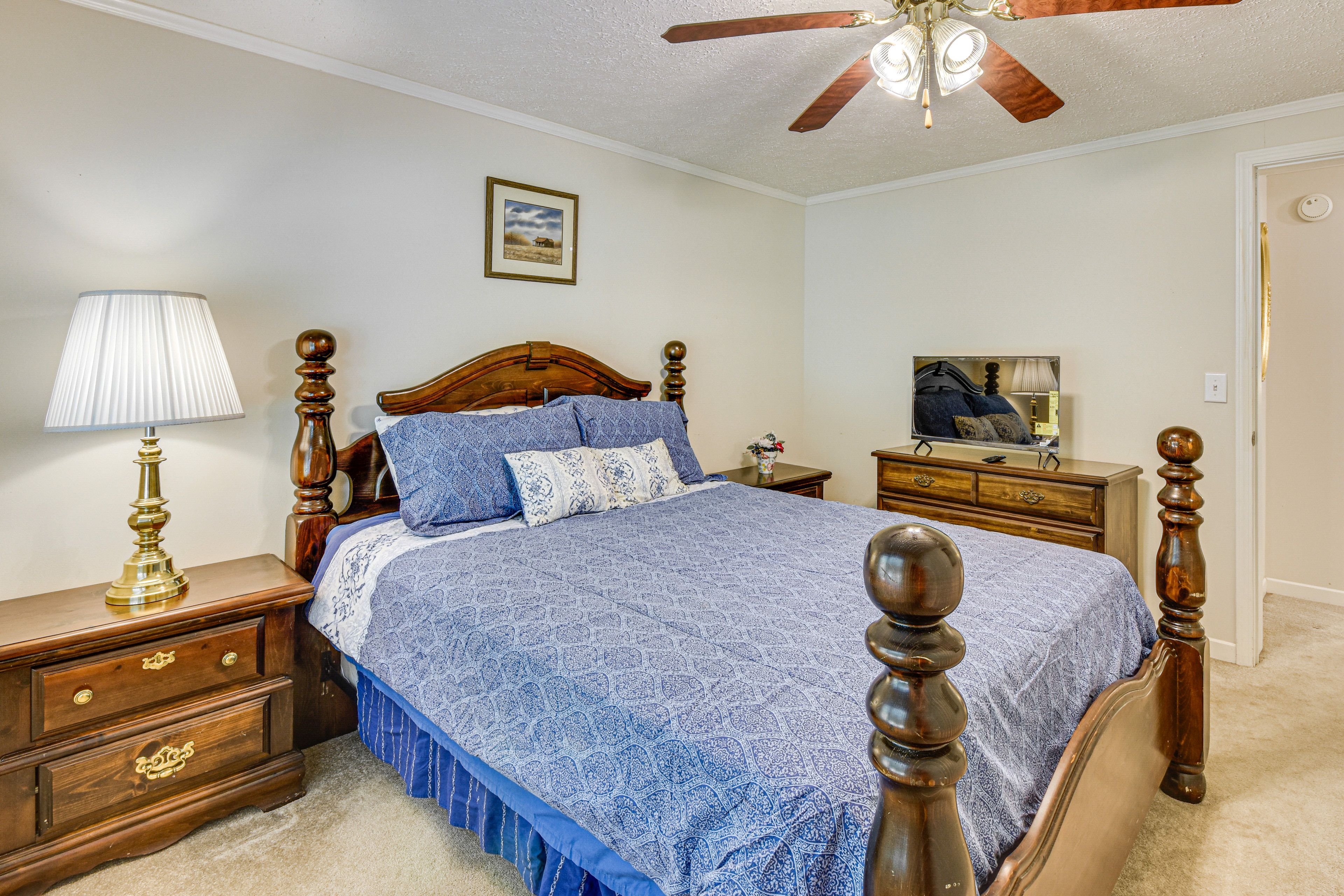 Bedroom 2 | Queen Bed