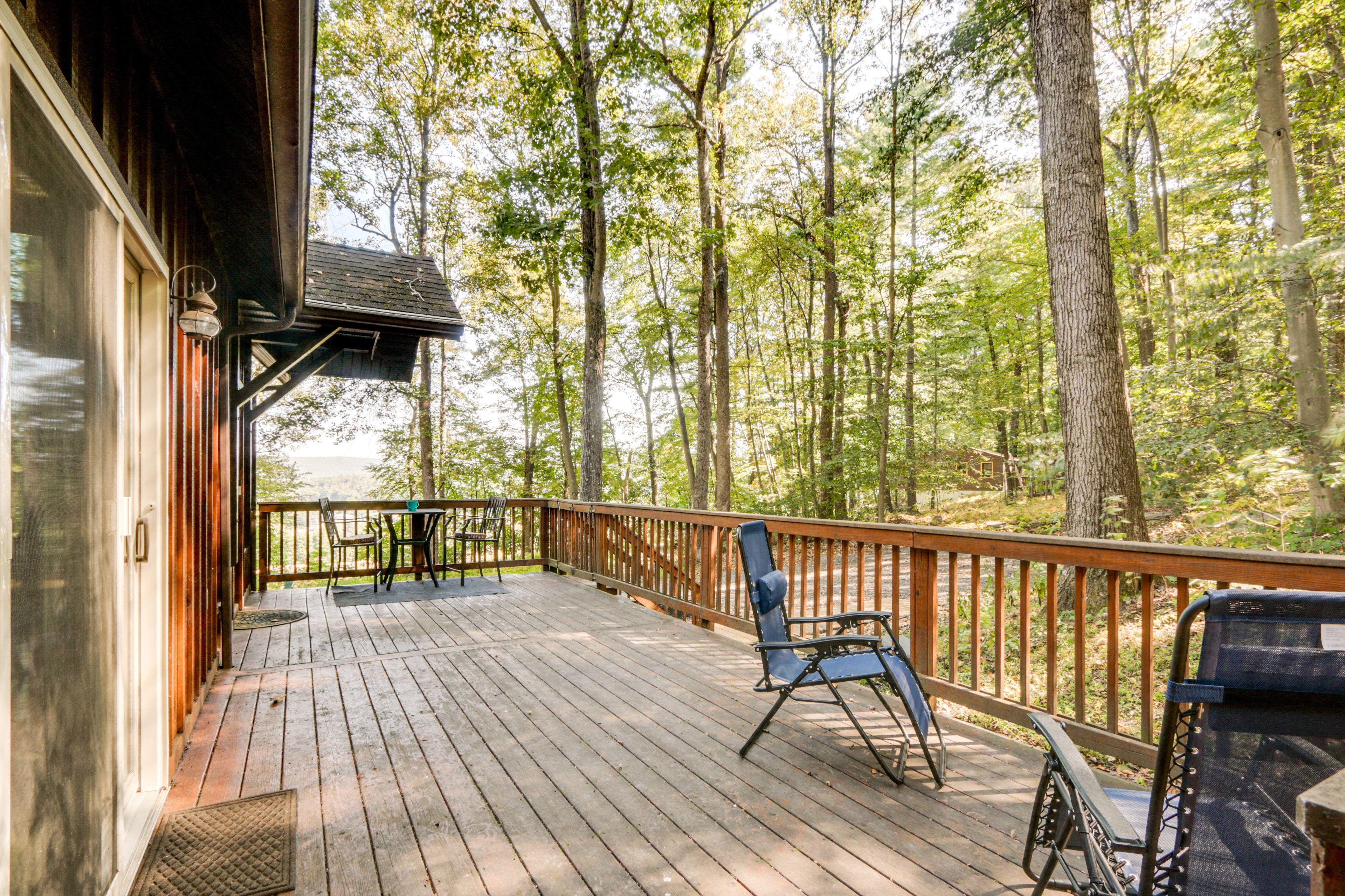 Fayetteville Vacation Rental | 3BR | 3BA | 2,000 Sq Ft | Stairs Required