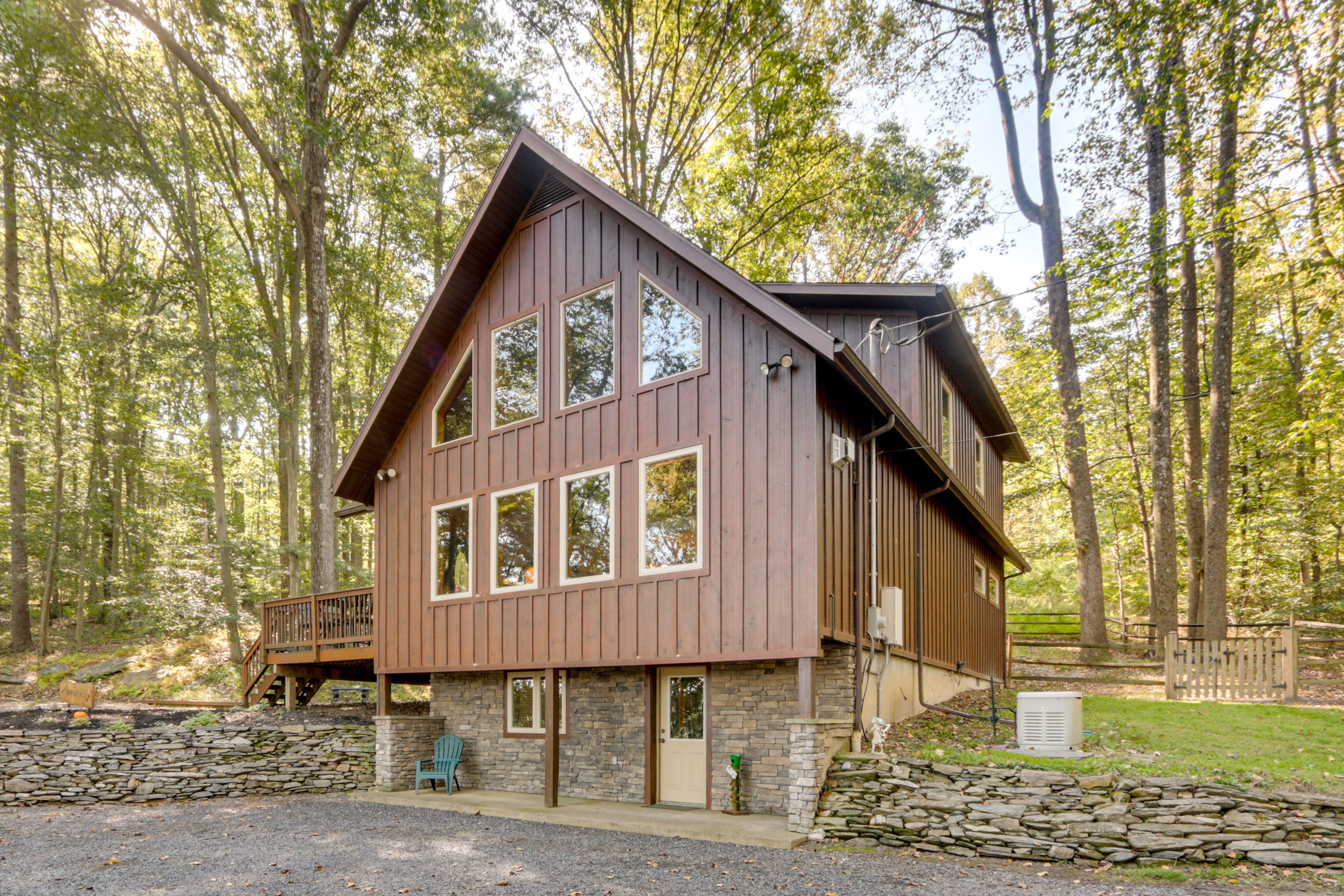 Exterior | Parking | Driveway (6 Vehicles)