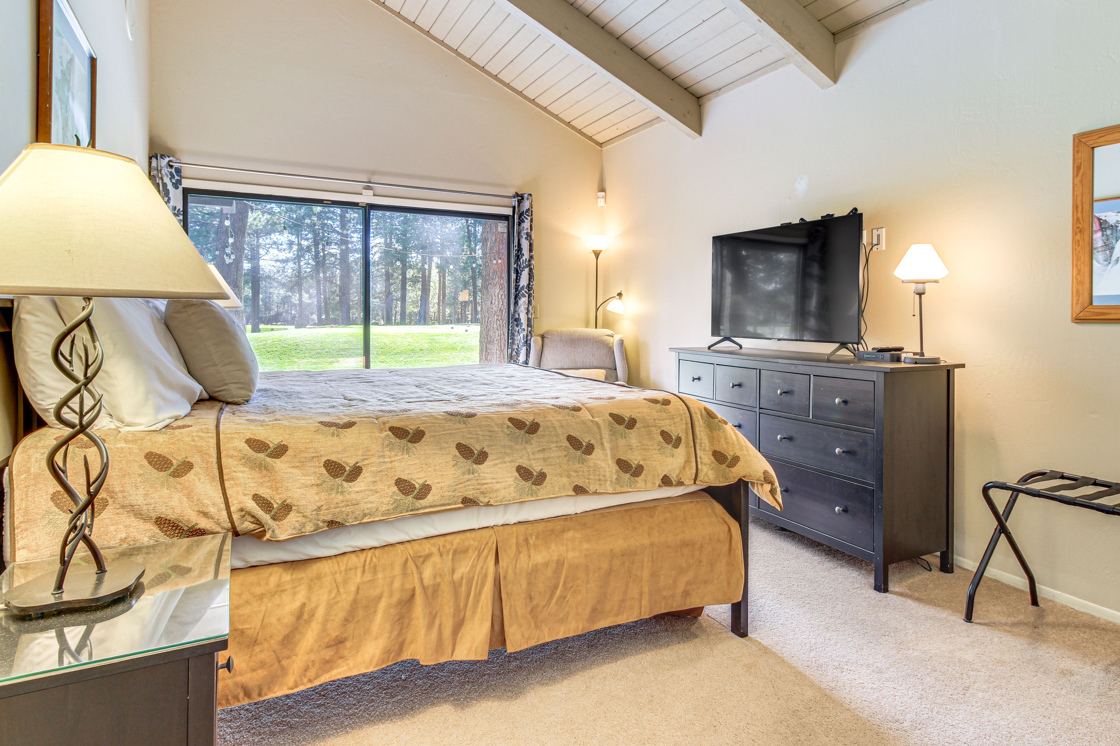 Bedroom 1 | King Bed | En-Suite Bathroom