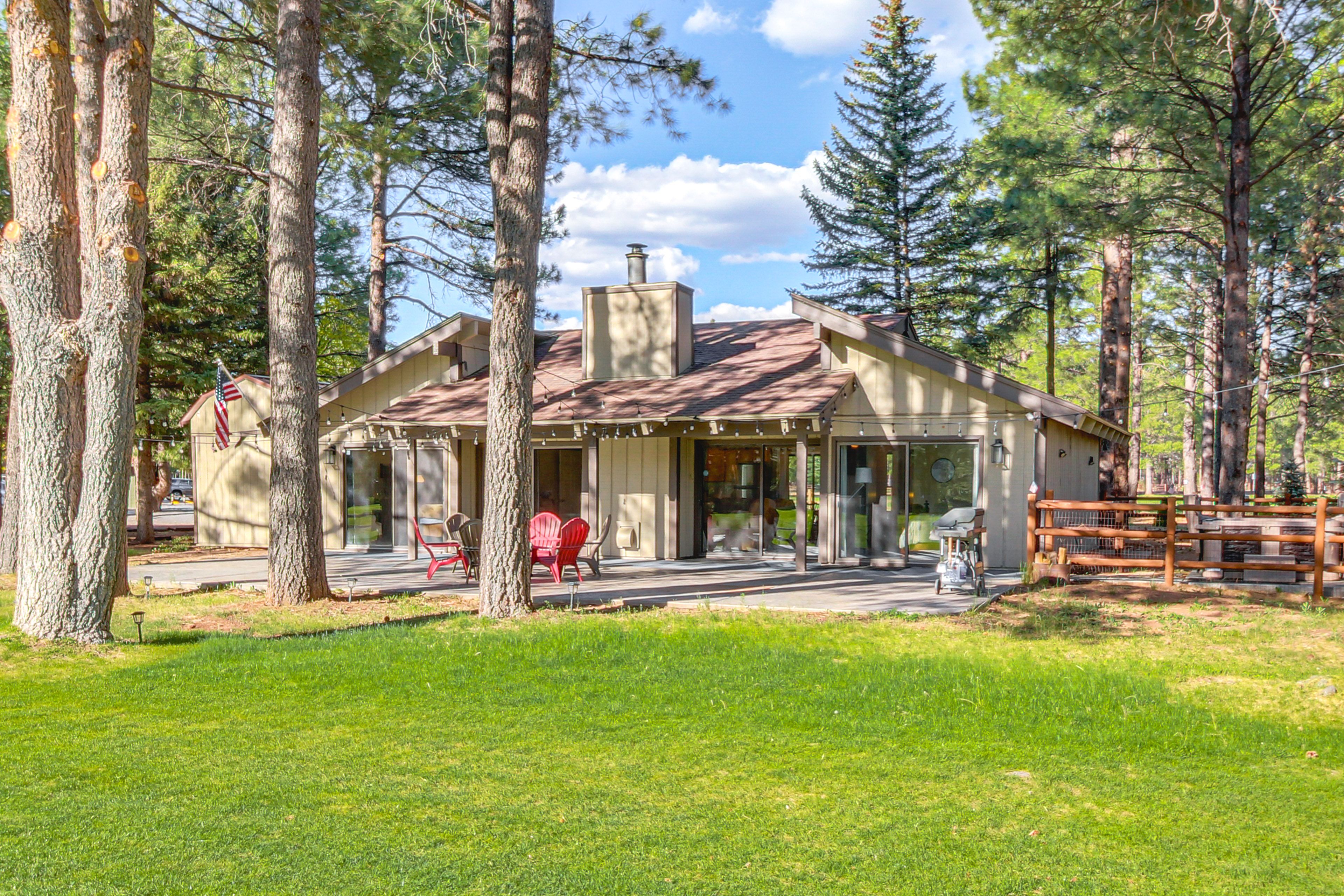 Pinetop Vacation Rental | 3BR | 2BA | 1,232 Sq Ft | Small Step to Enter