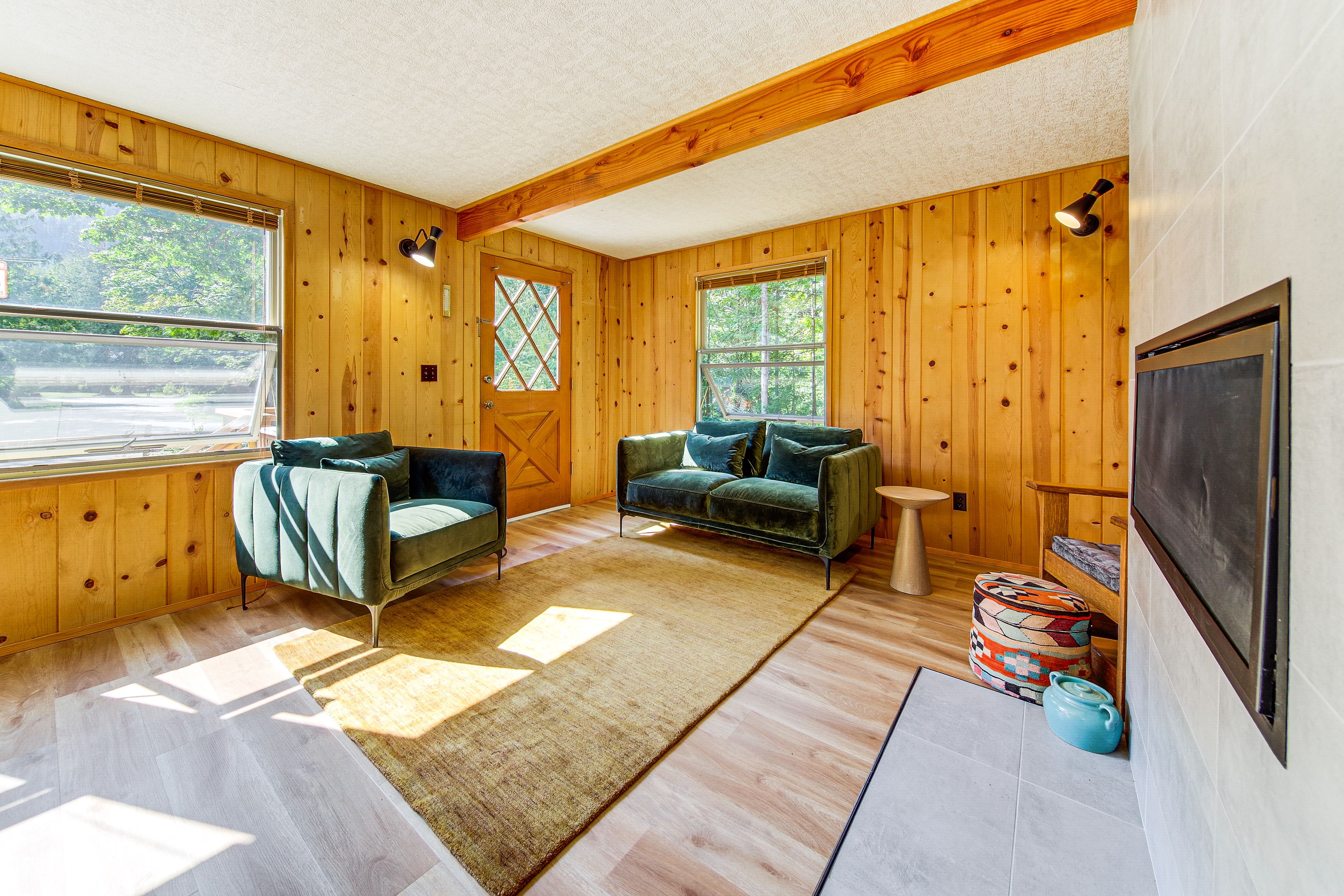 Living Room | 1st Floor | Fireplace | Free WiFi