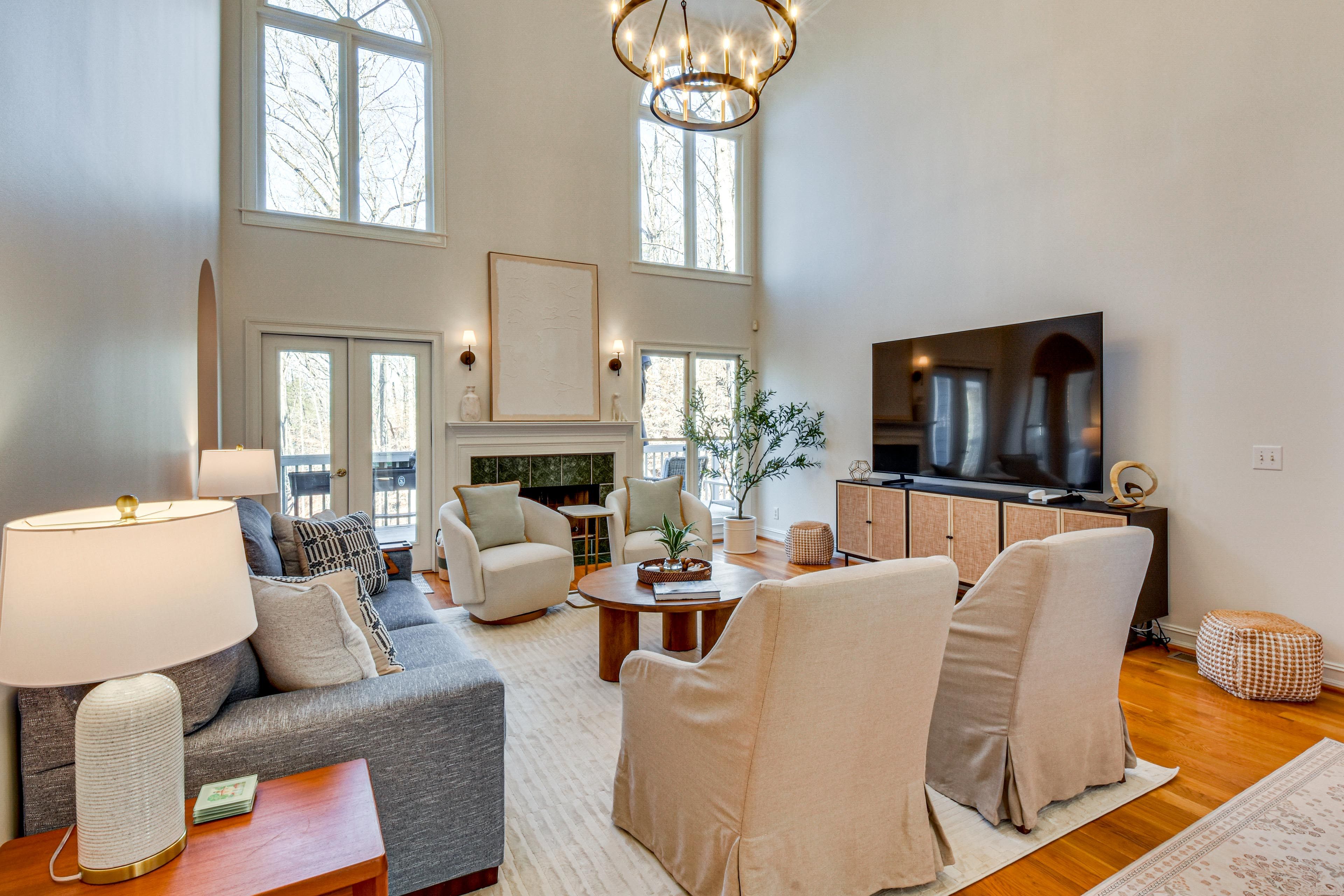 Gainesville Vacation Rental | 5BR | 3.5BA | 5,000 Sq Ft