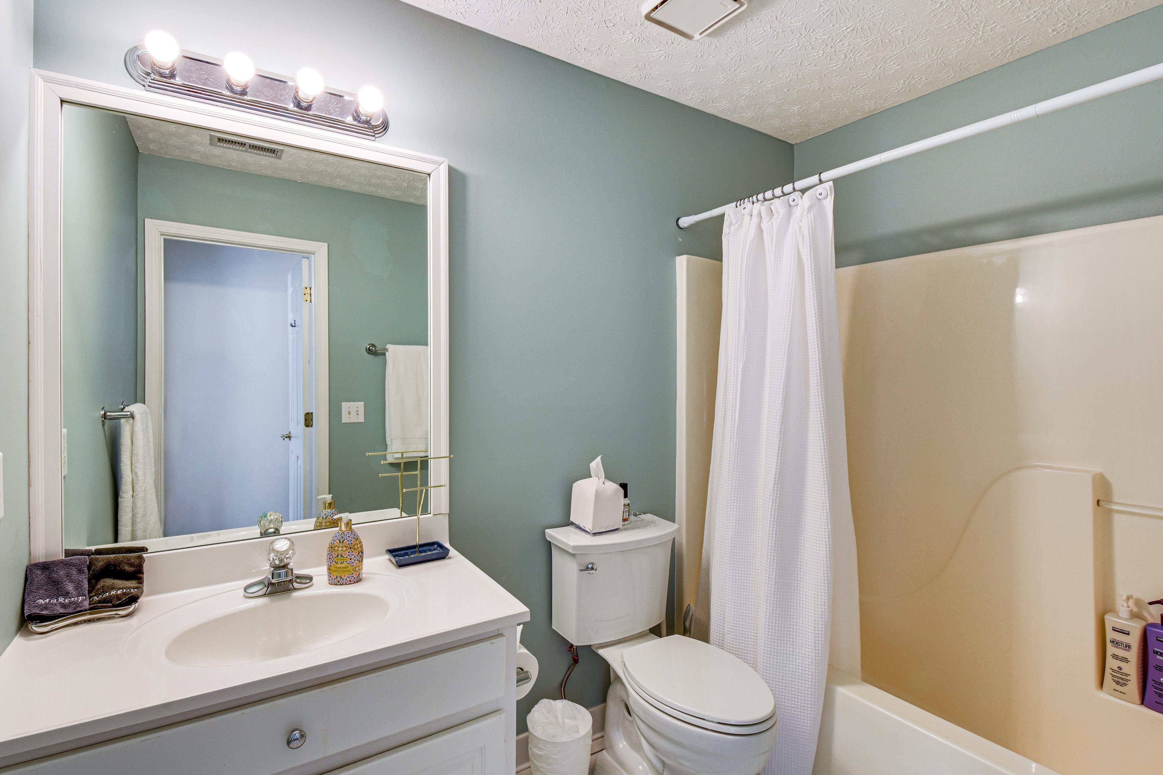 Full Bathroom | 2nd Floor