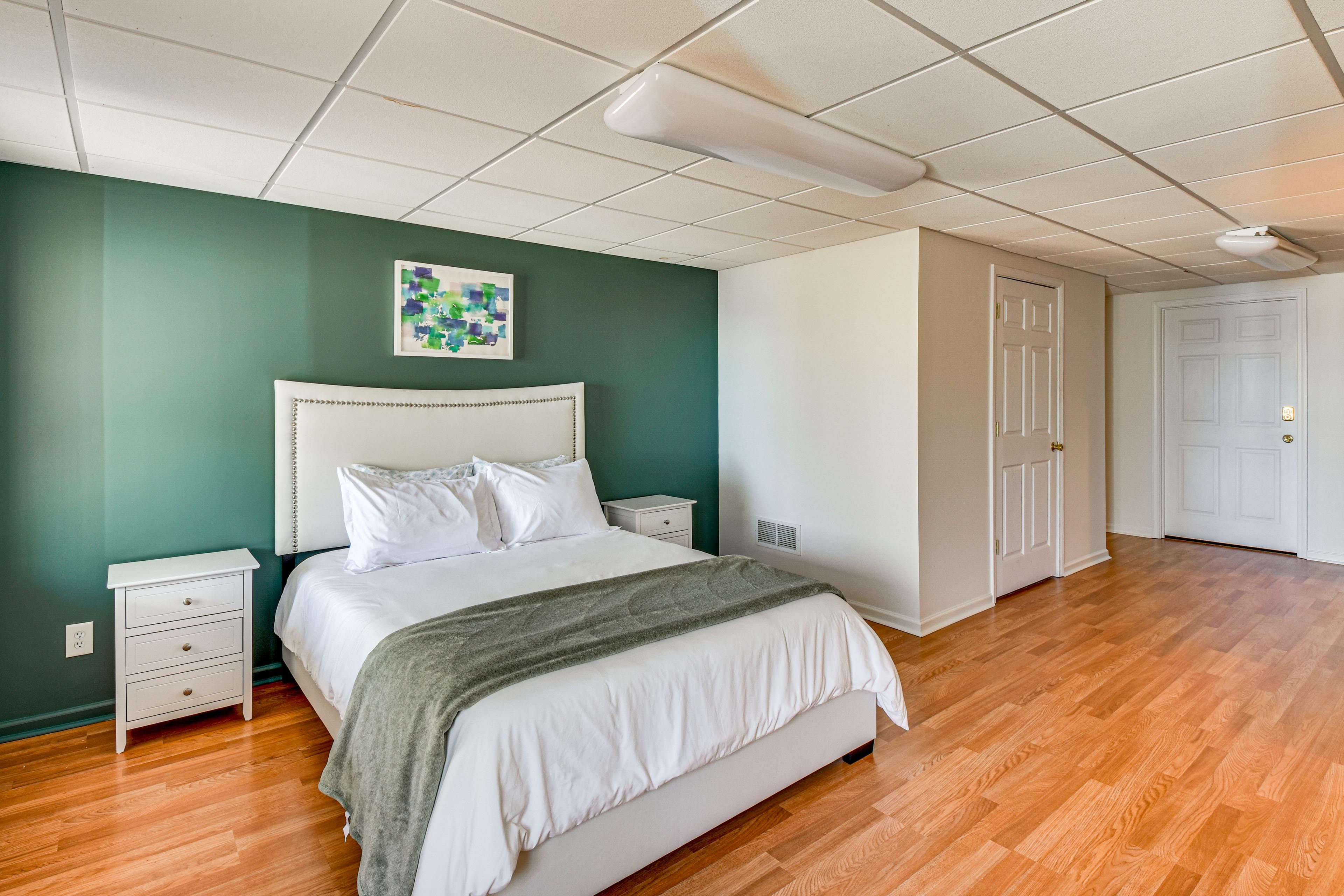 Bedroom 4 | Basement | Queen Bed