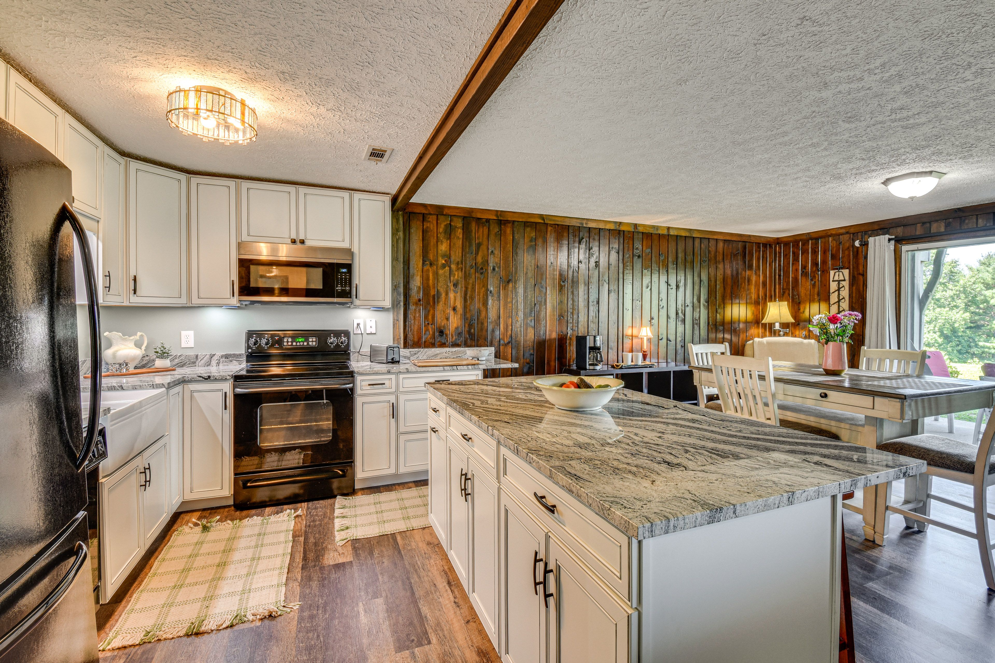 Kitchen | Trash Bags/Paper Towels