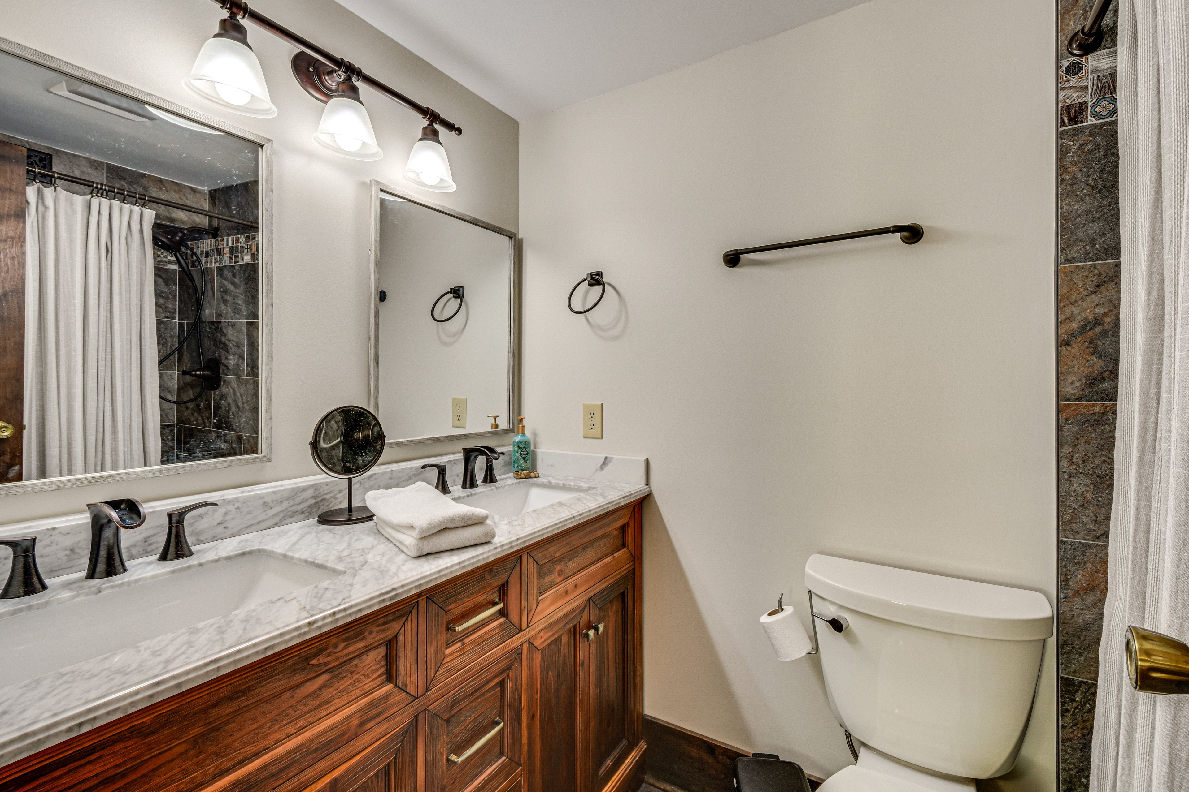 Bathroom | Towels Provided