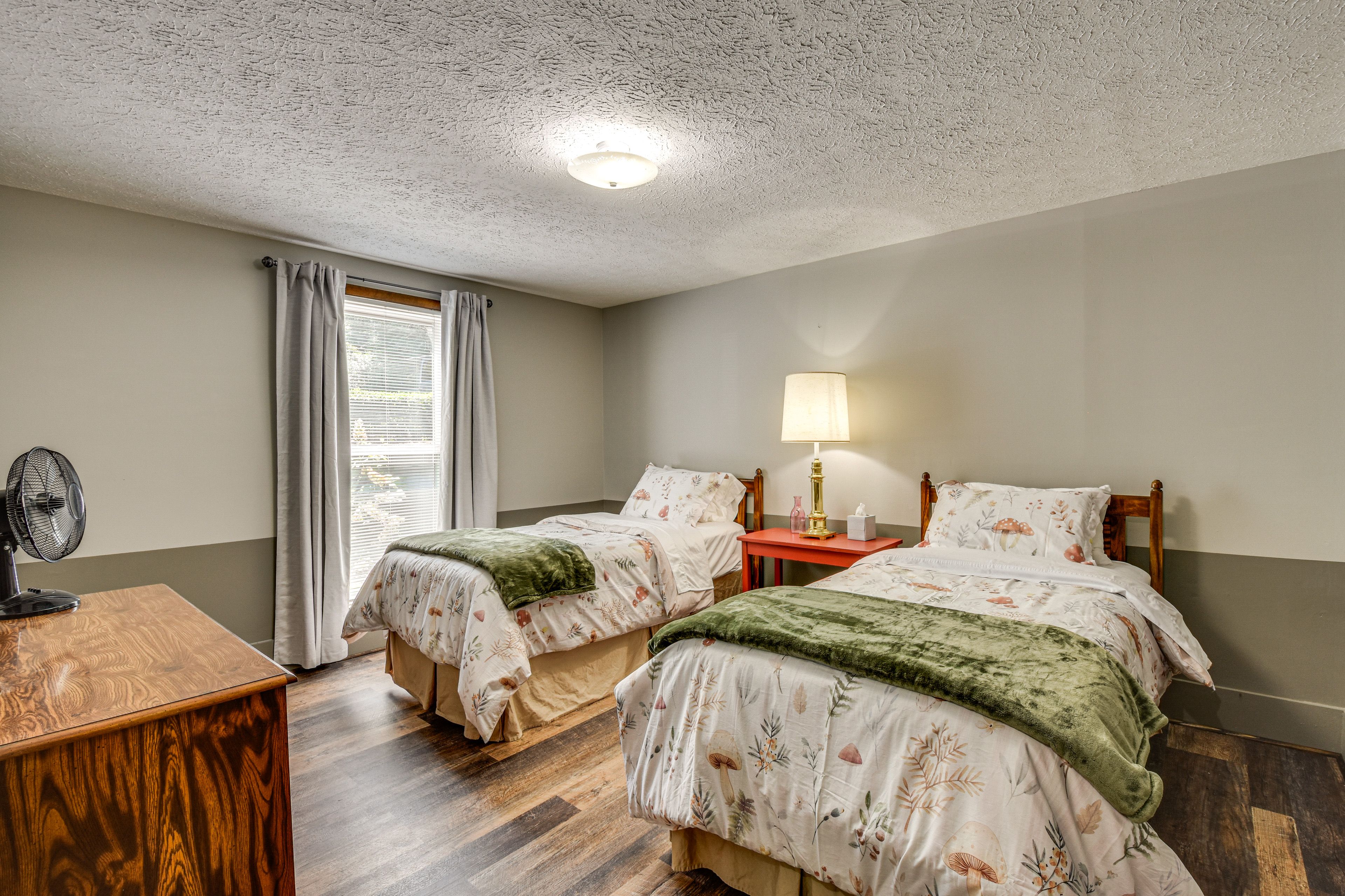 Bedroom 2 | 2 Twin Beds