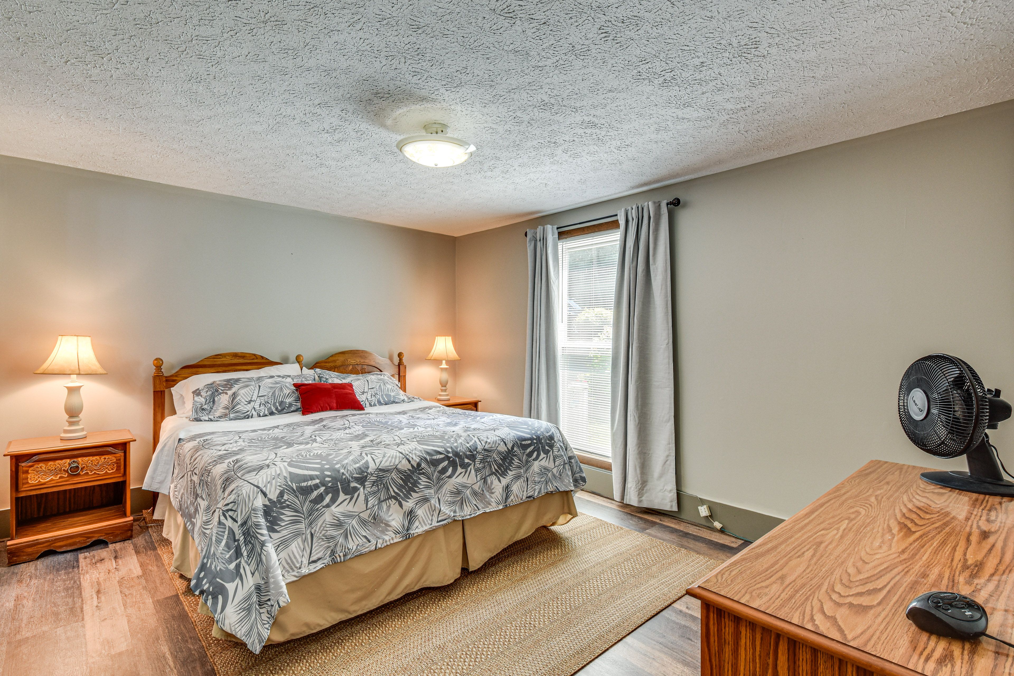 Bedroom 1 | King Bed | Linens Provided