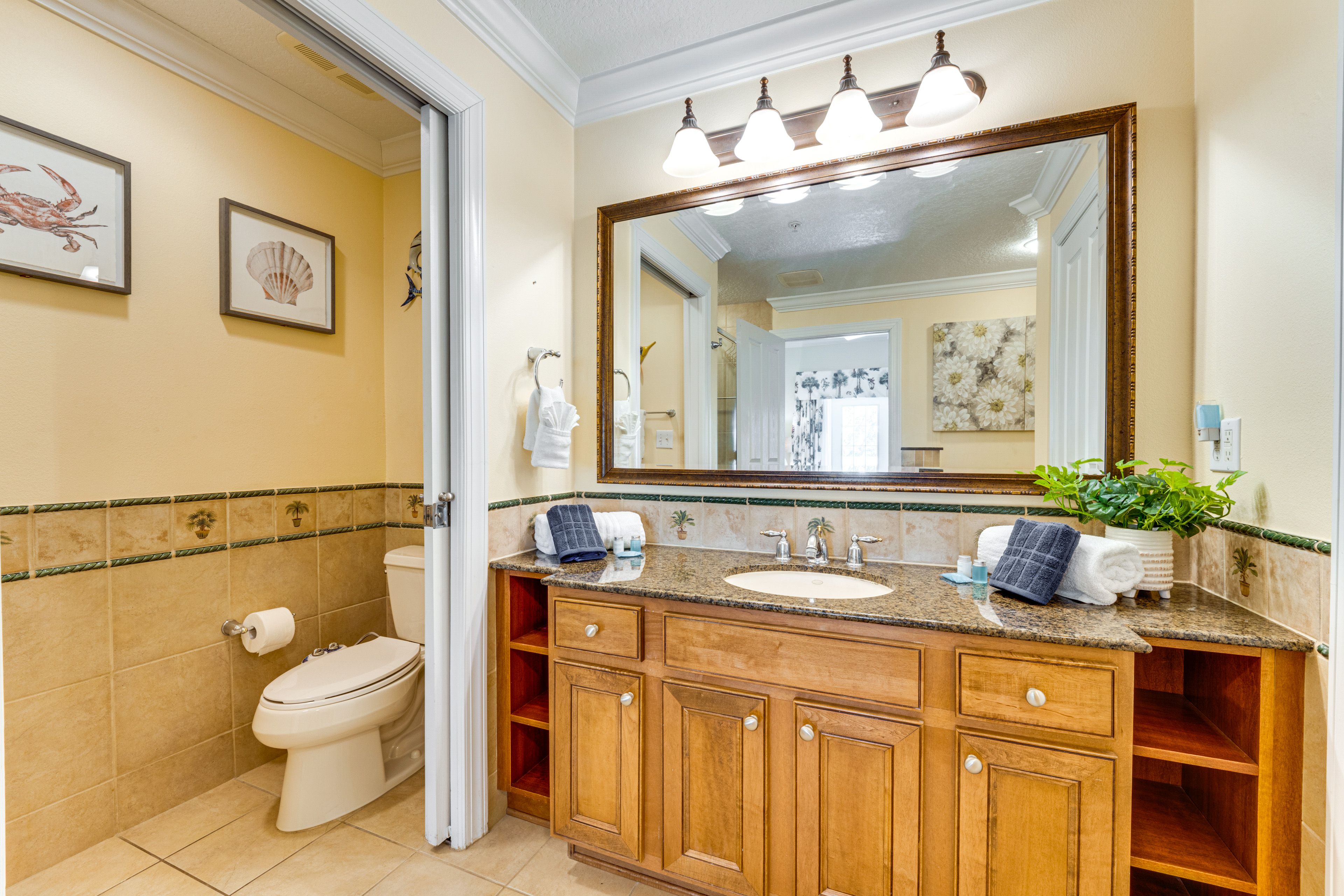 Full Bathroom | Separate Tub & Shower