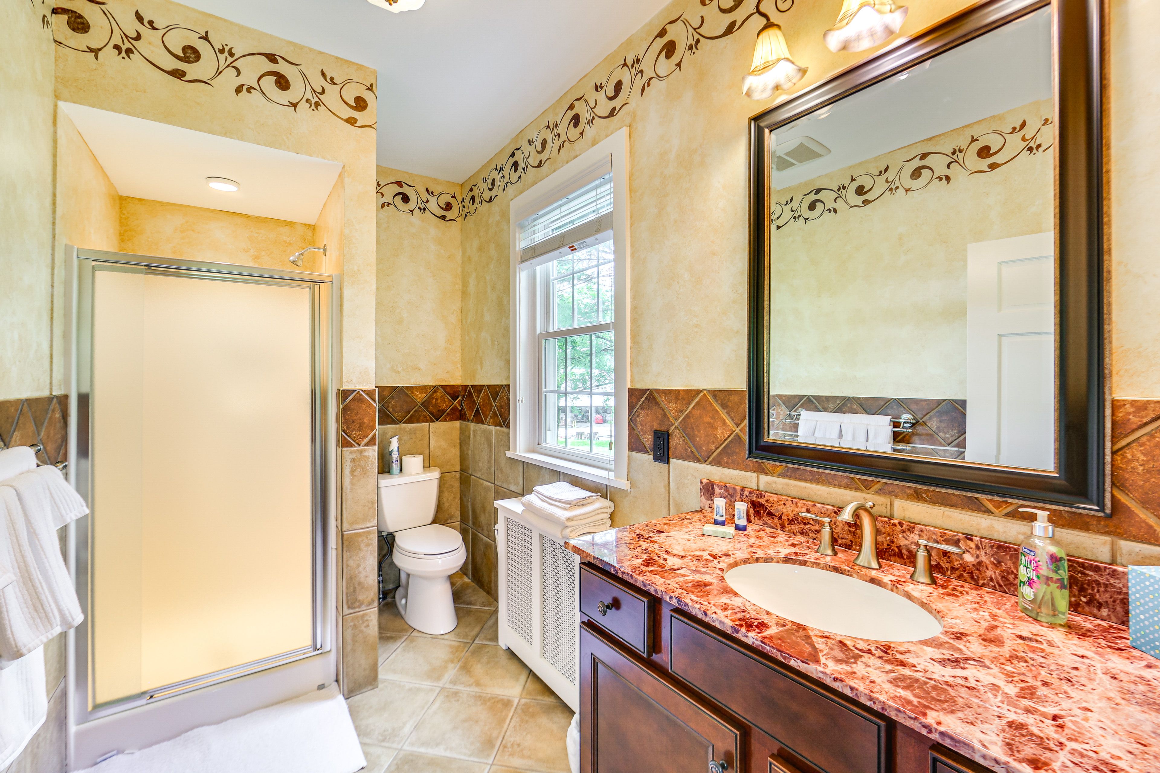 Bathroom | Main Level