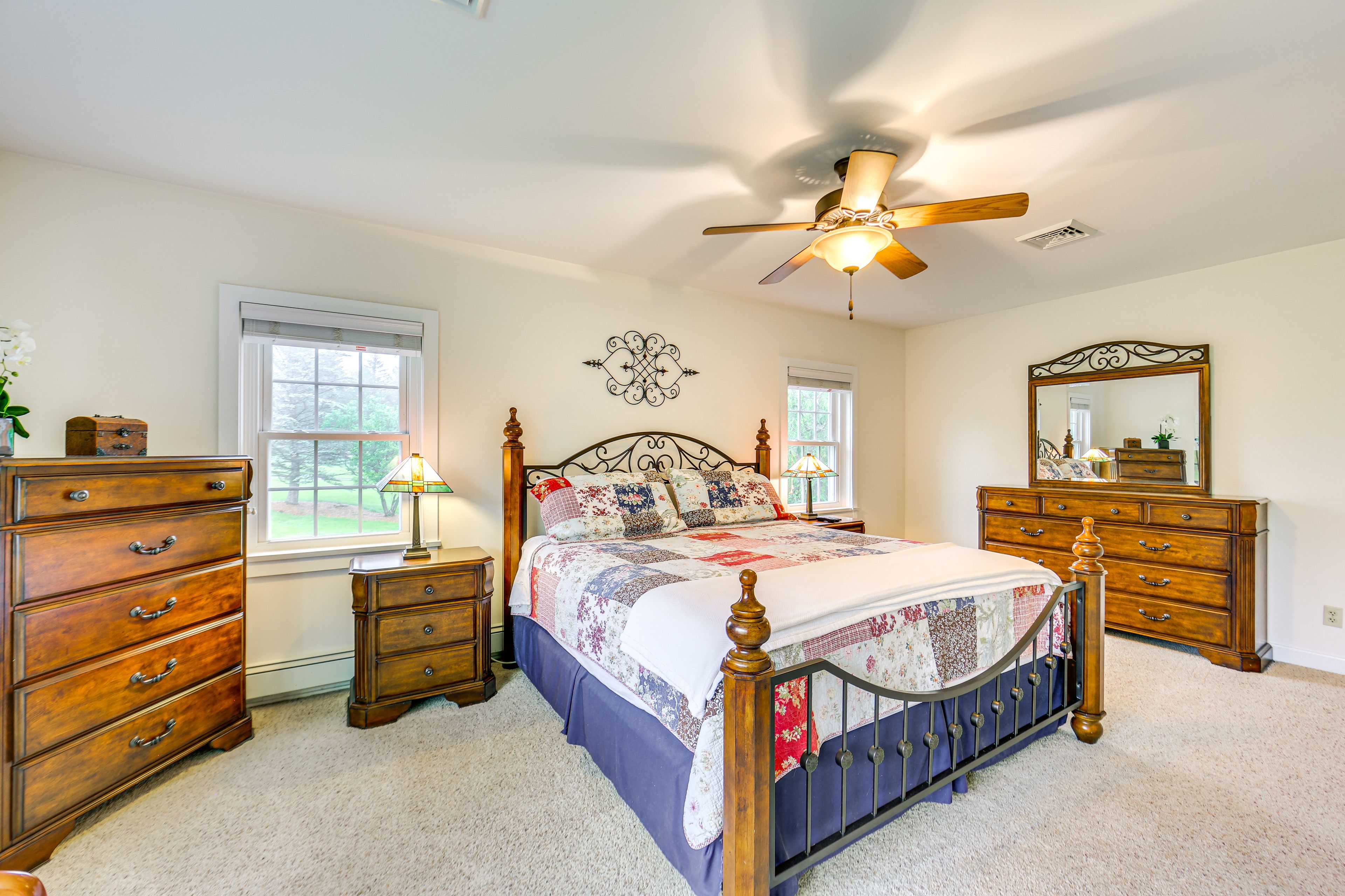 Bedroom 2 | Queen Bed | Smart TV | Upper Level