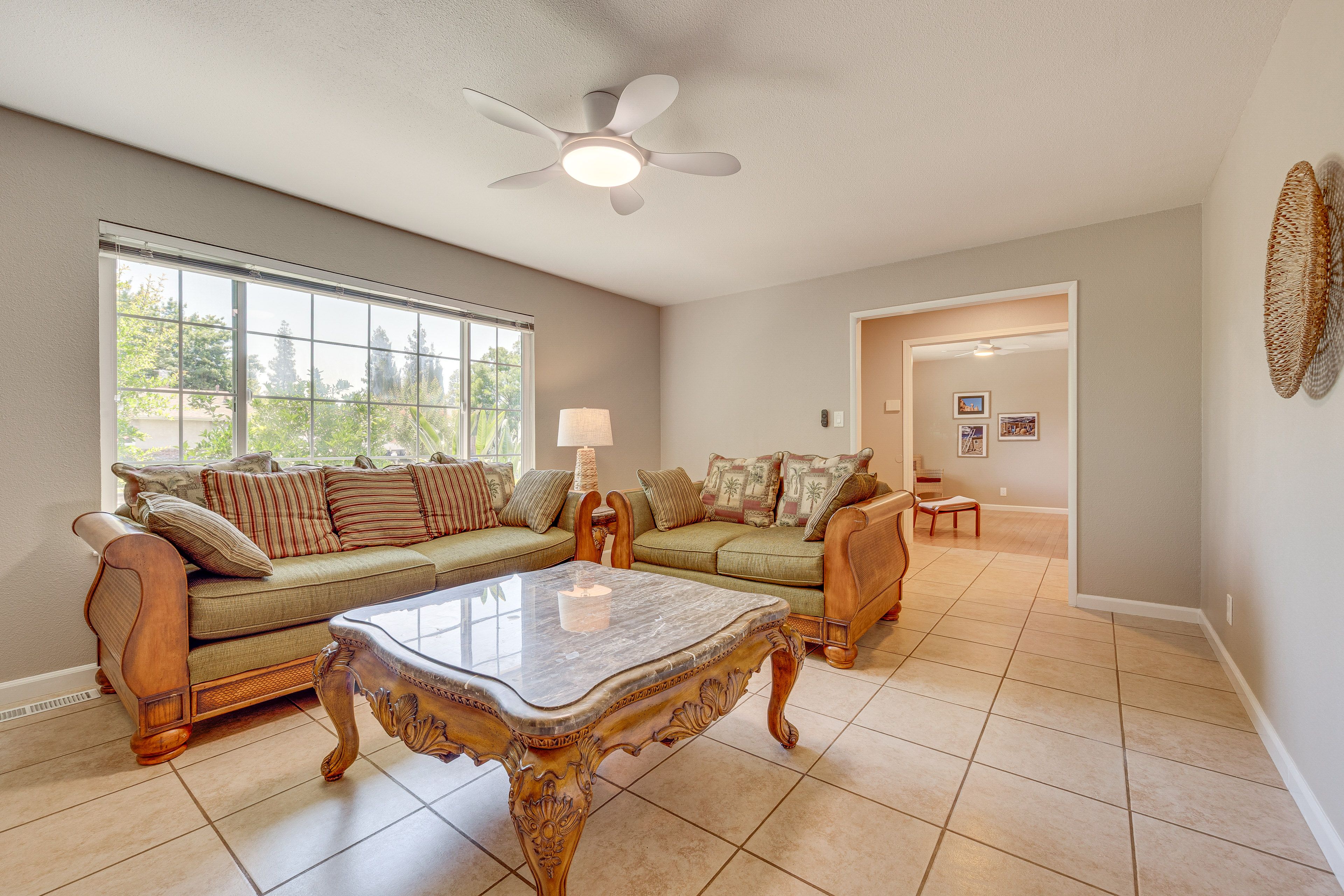 Living Area | Smart TV