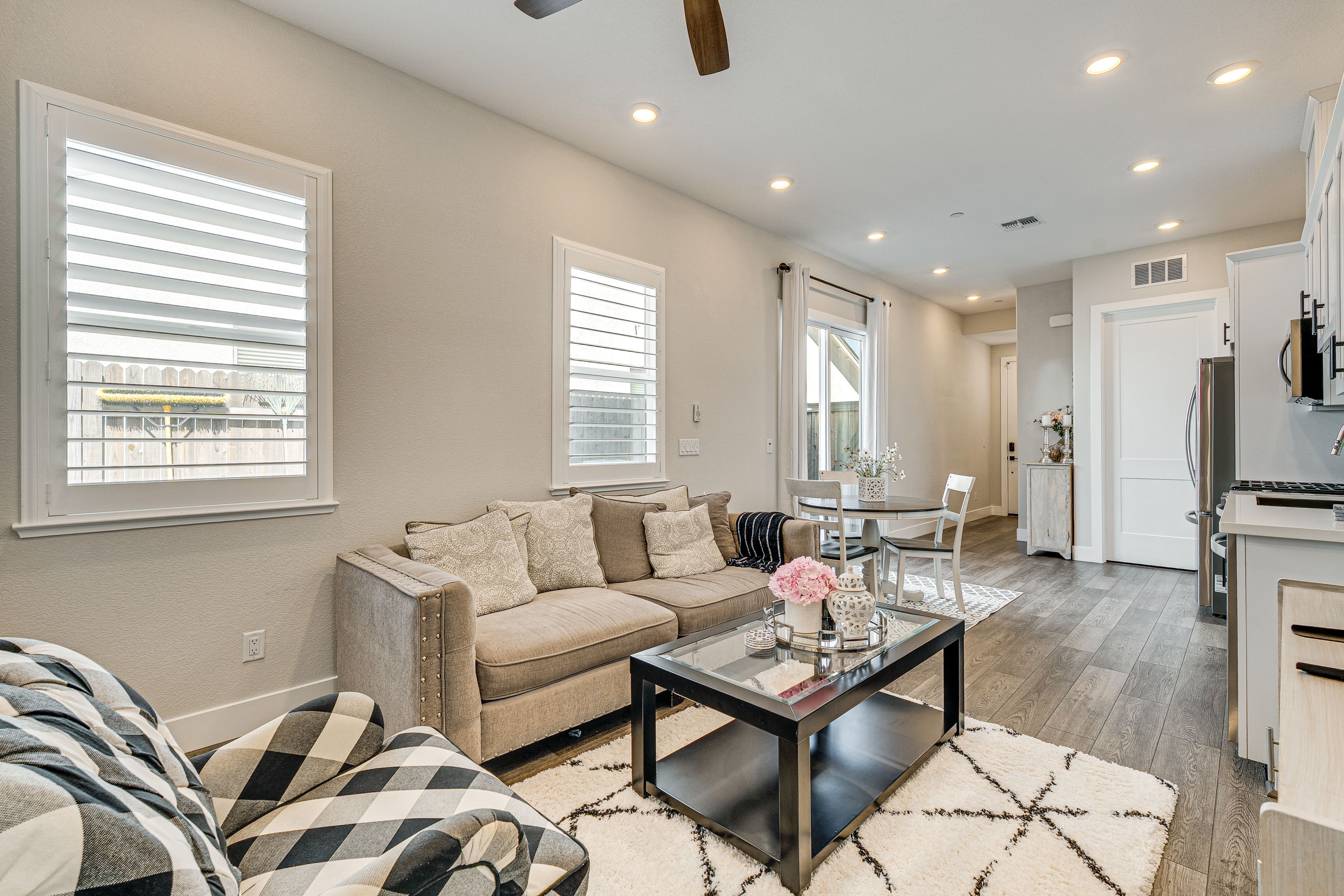 Living Room | Free WiFi | Smart TV | Central A/C