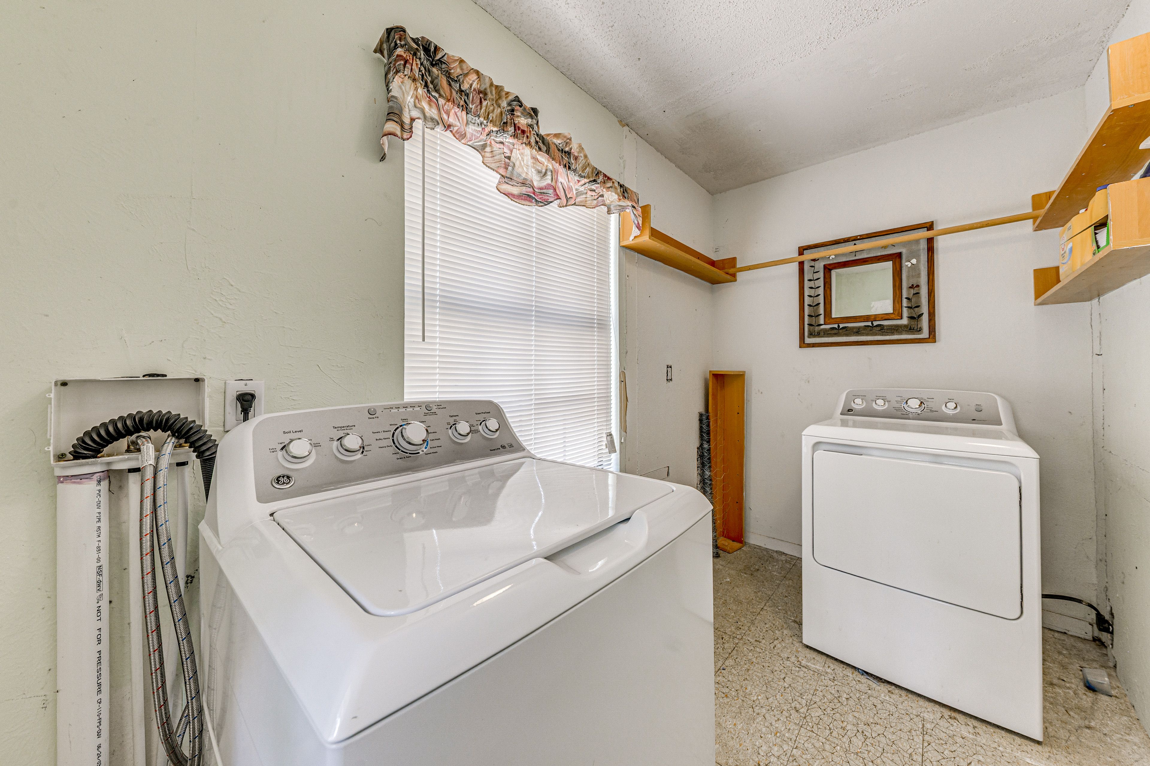 Laundry Room | Main Level