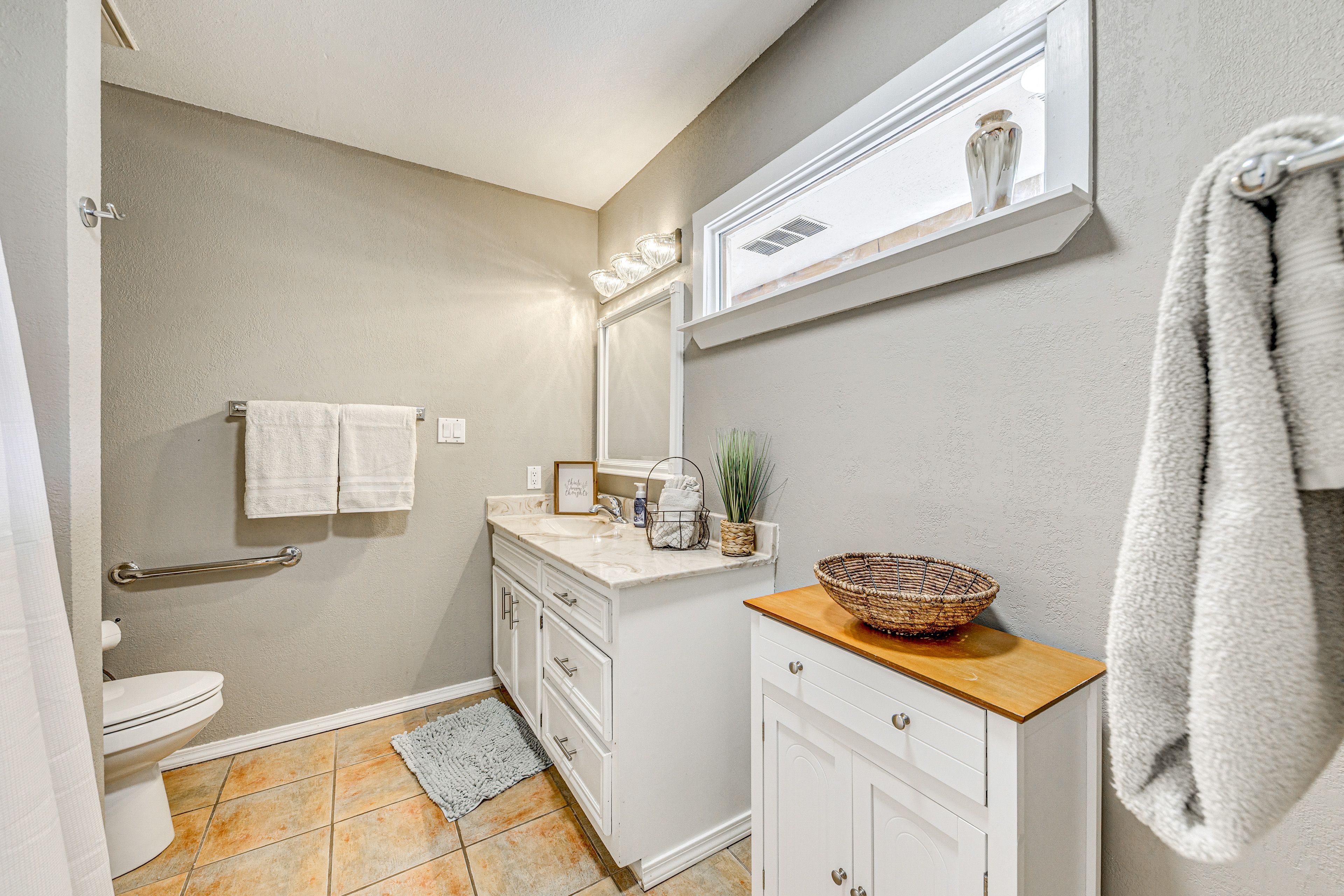 En-Suite Bathroom | Towels Provided | Main Level