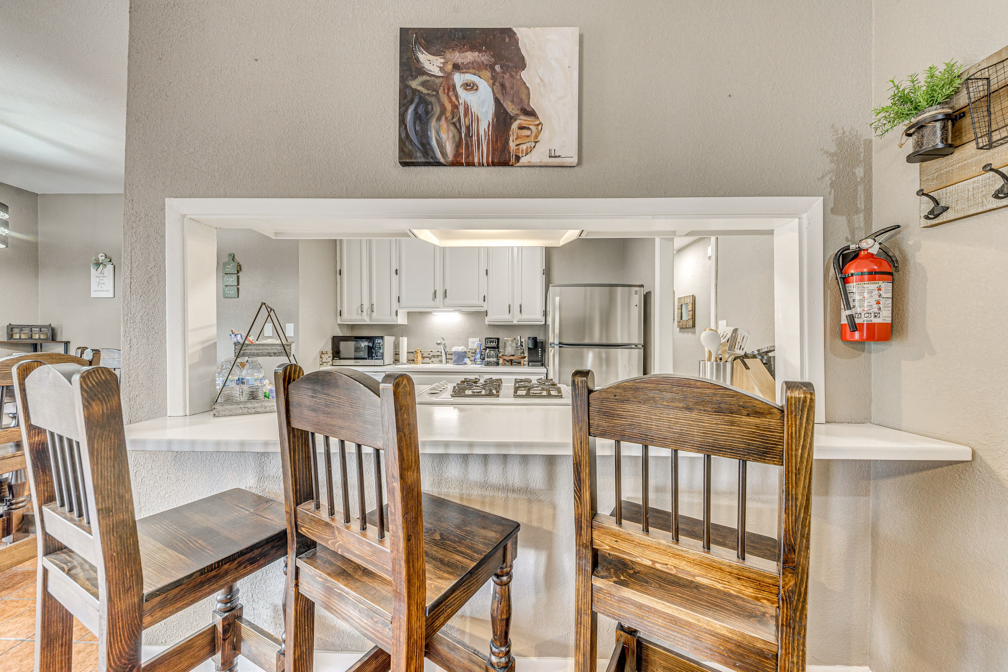 Kitchen | Breakfast Bar | Cooking Basics | Main Level