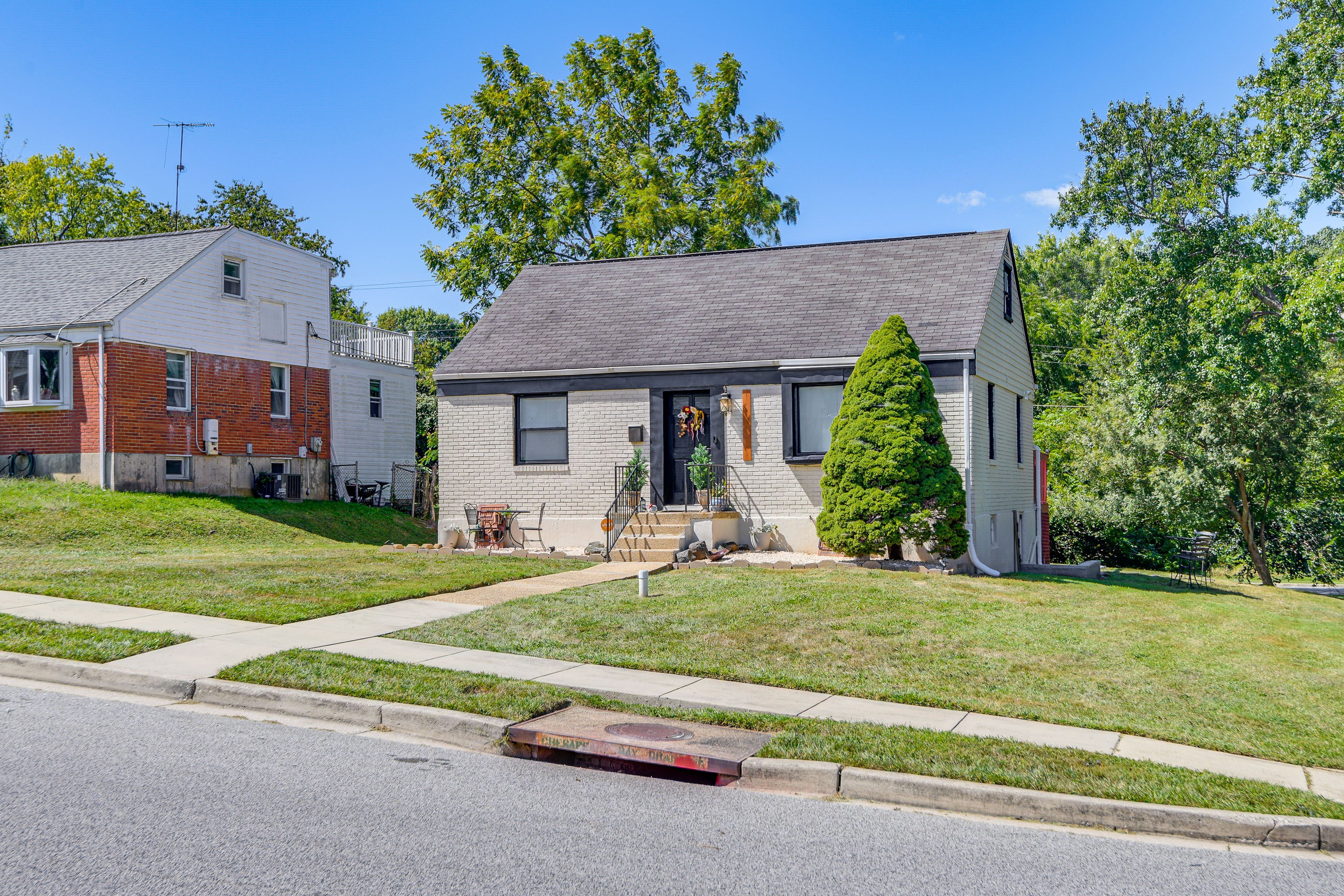 Parking | Driveway (1 Vehicle) | Free Street Parking