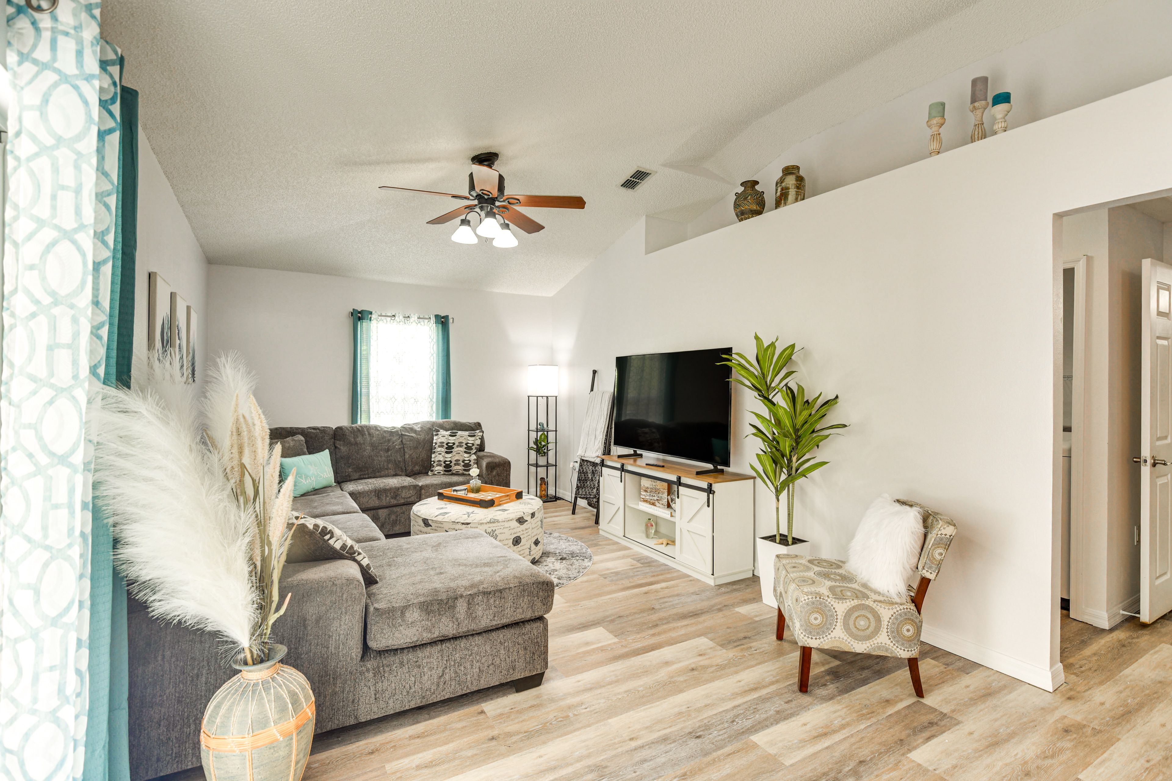 Living Room | Central Heating & A/C | Smart TV