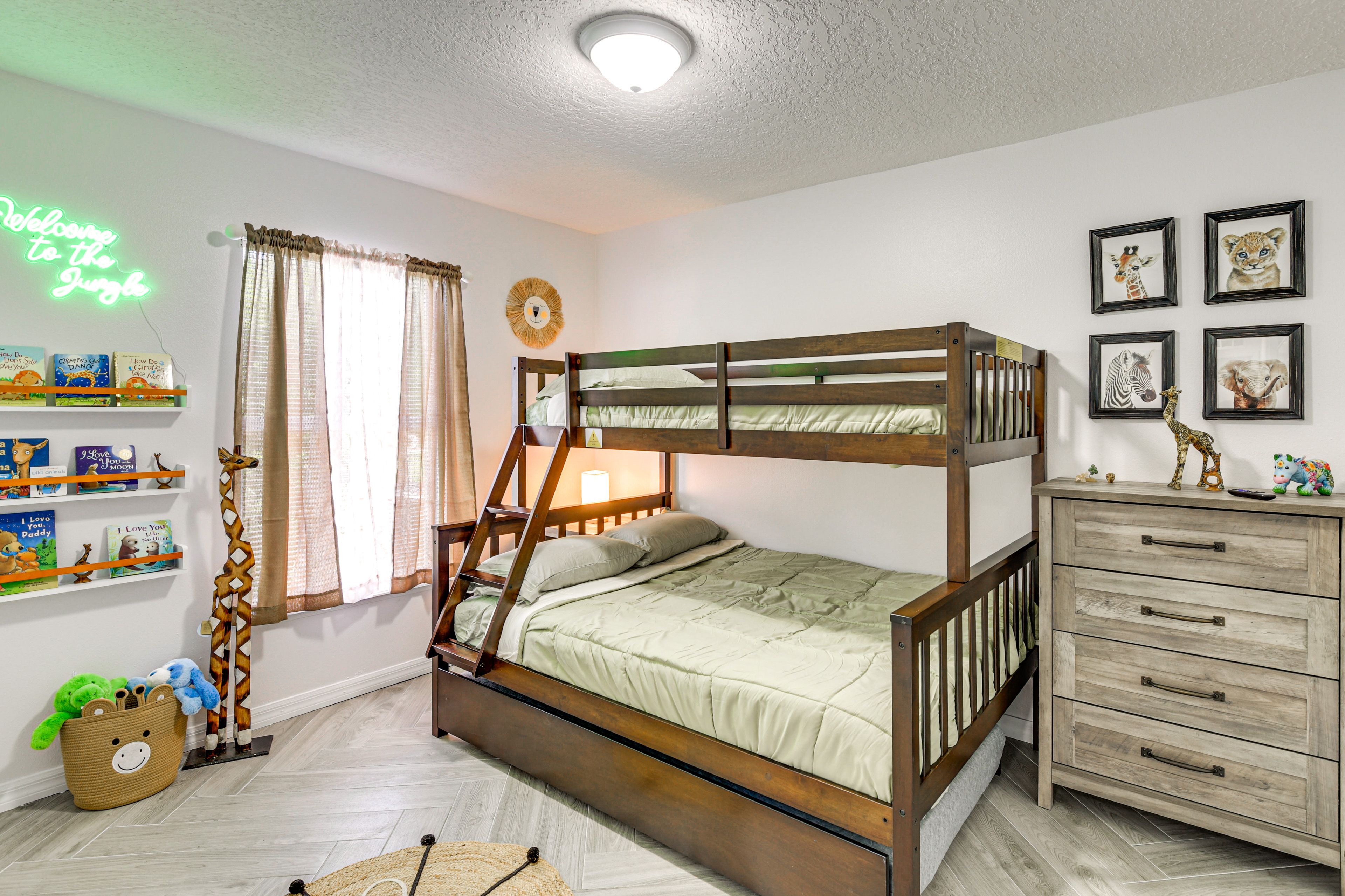 Bedroom 3 | Twin/Full Bunk Bed w/ Twin Trundle