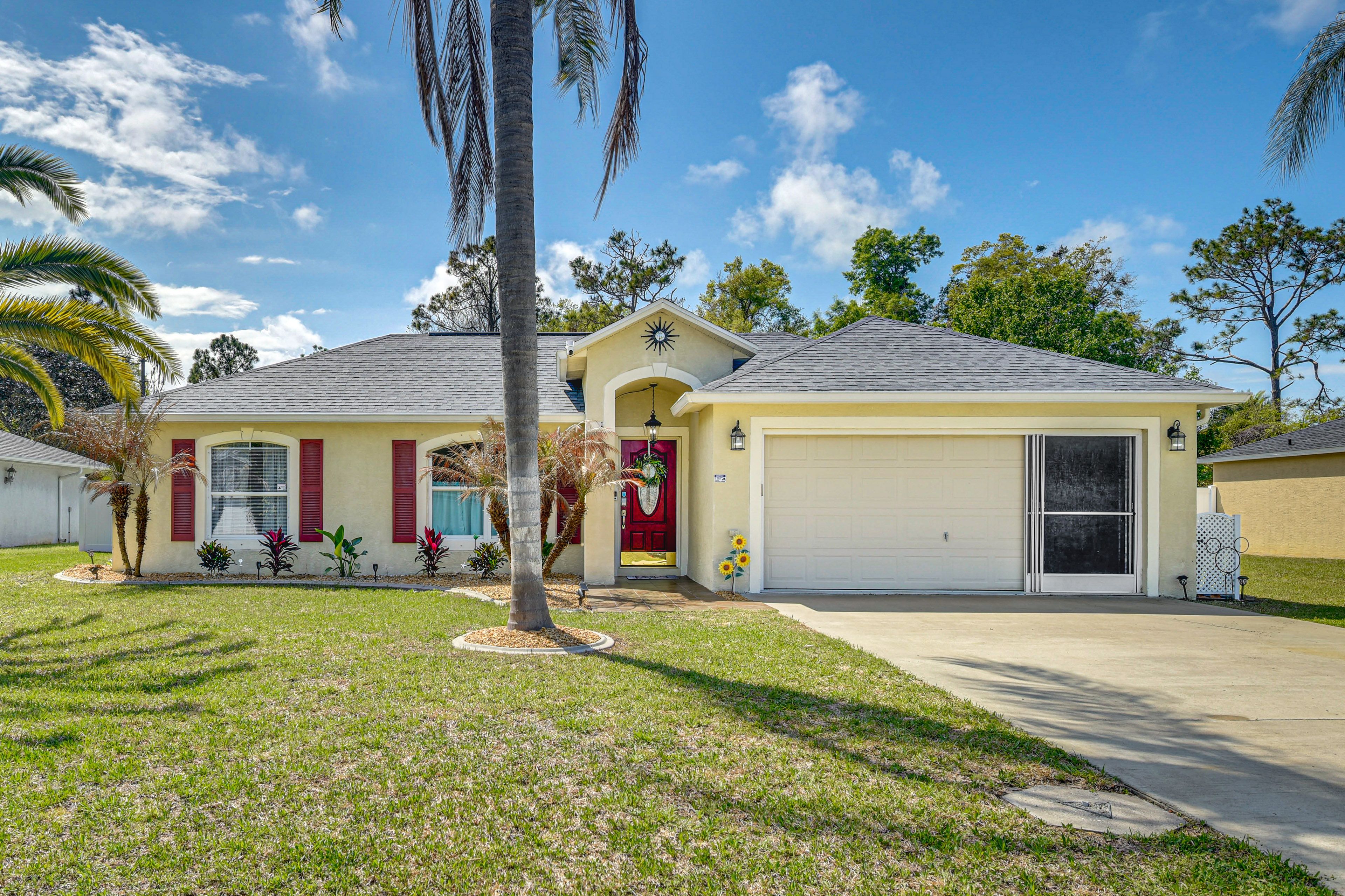 Exterior | Driveway (4 Vehicles) | Free Street Parking