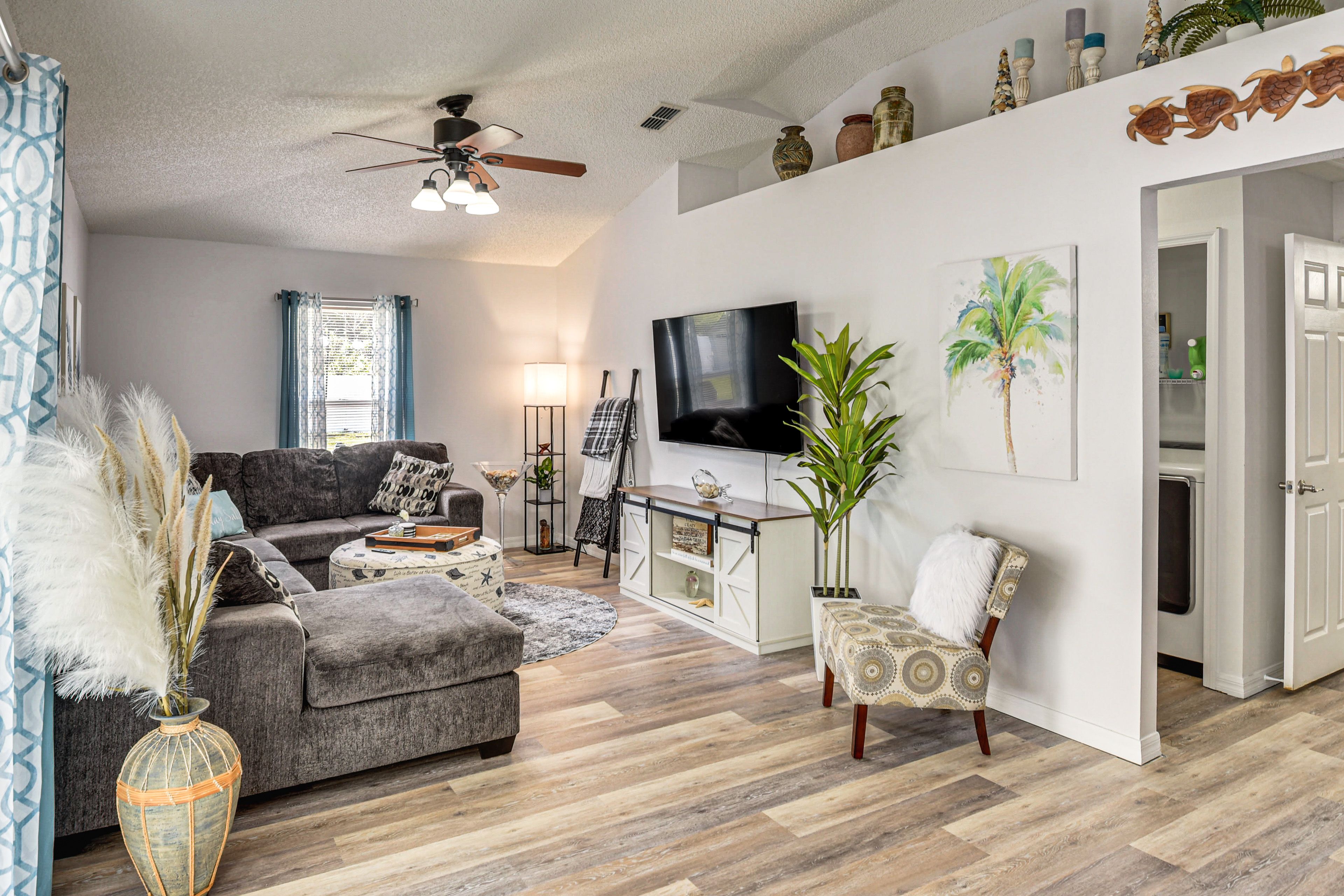 Living Room | Central Heating & A/C | Smart TV