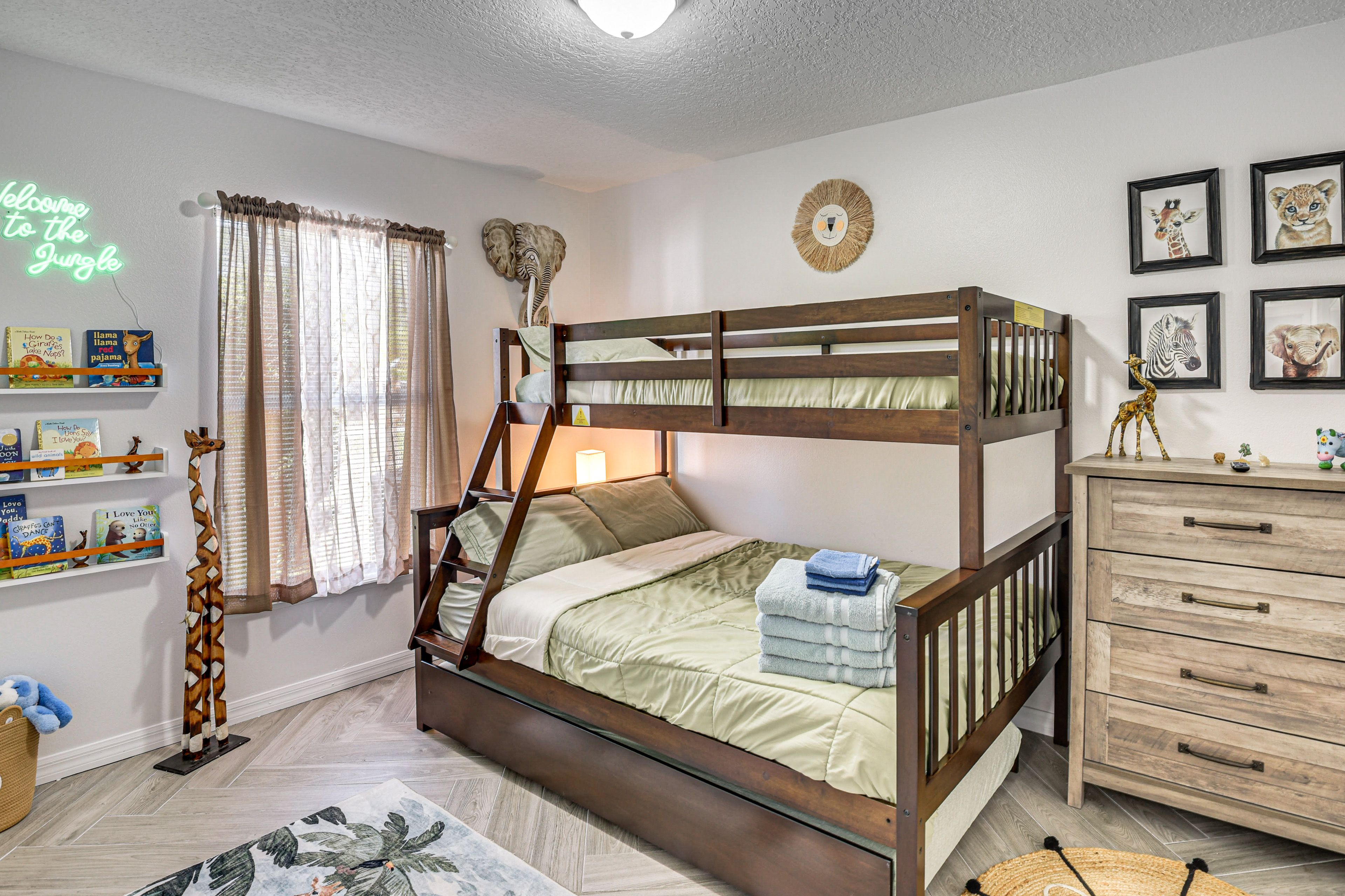 Bedroom 3 | Twin/Full Bunk Bed w/ Twin Trundle