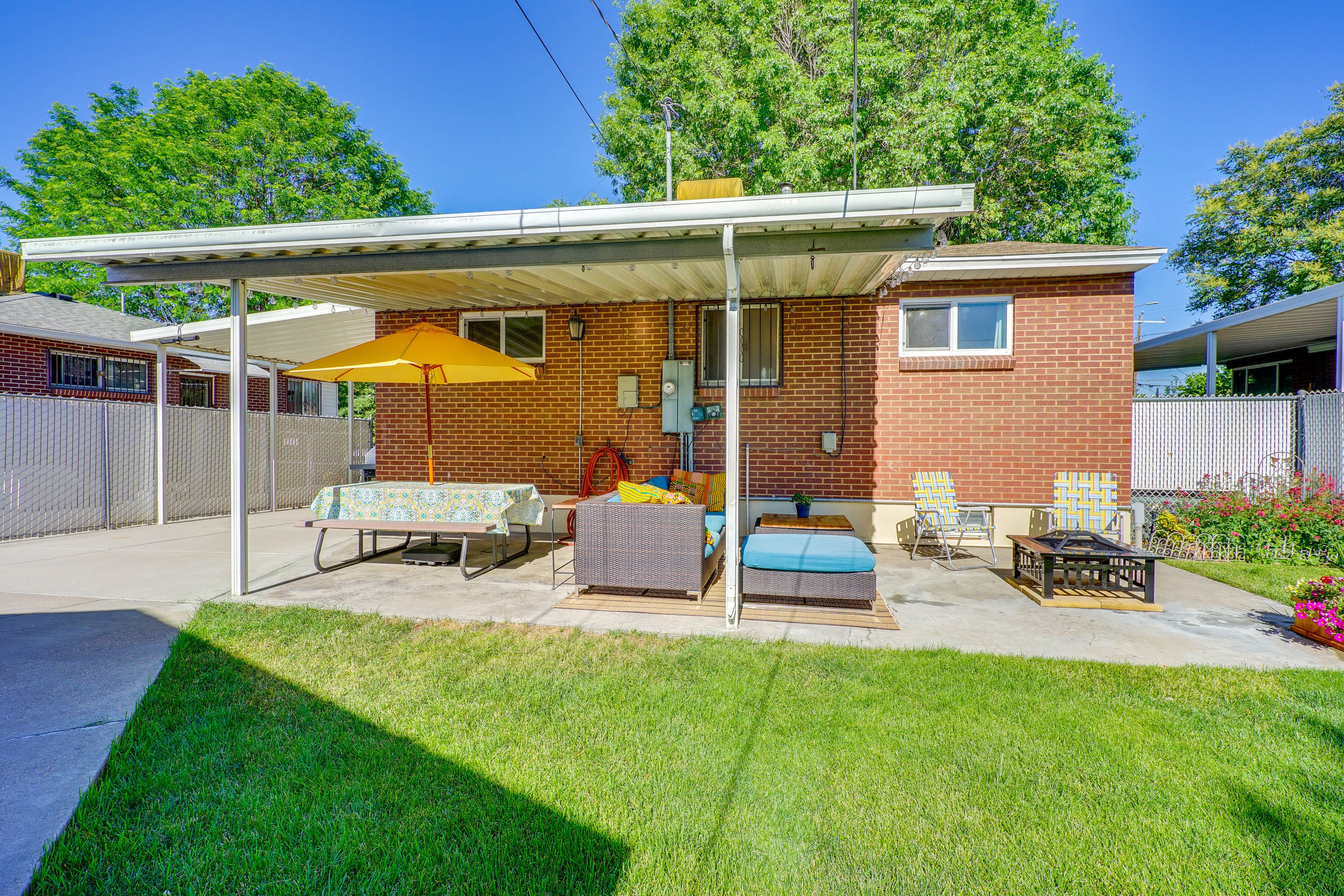 Covered Patio | Outdoor Dining Area | Fire Pit | Lounge Seating