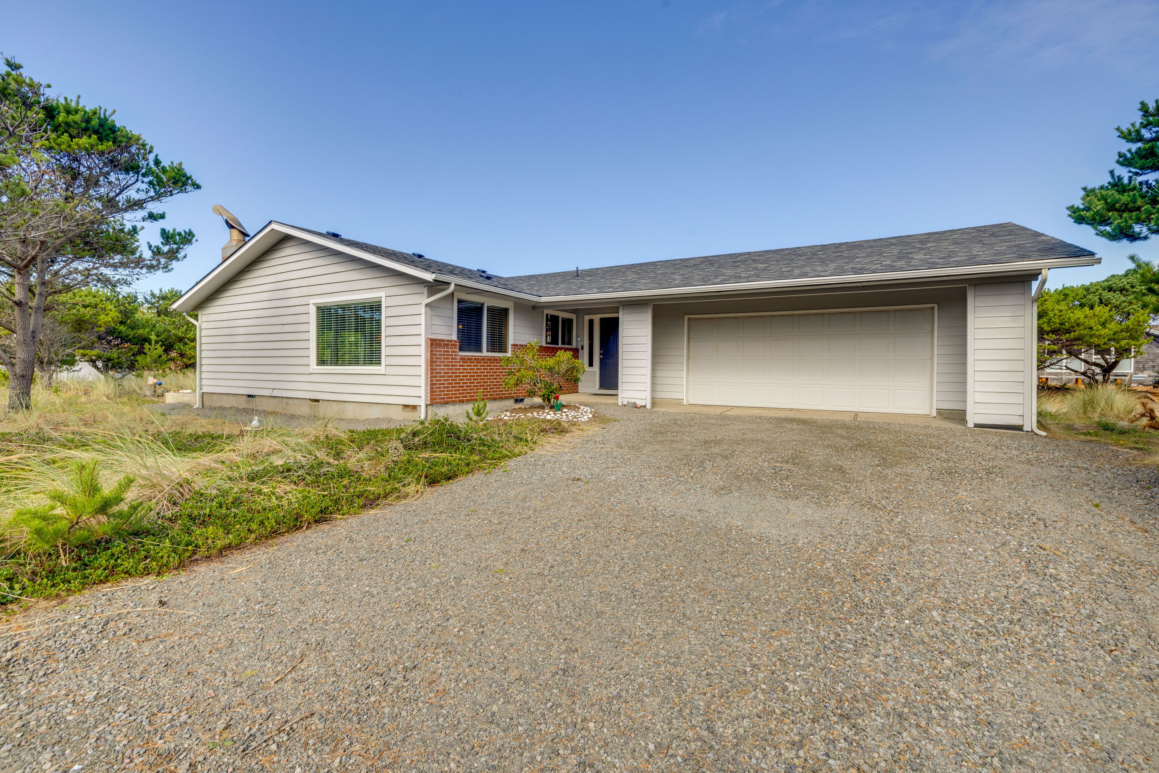 Parking | Driveway (6 Vehicles)
