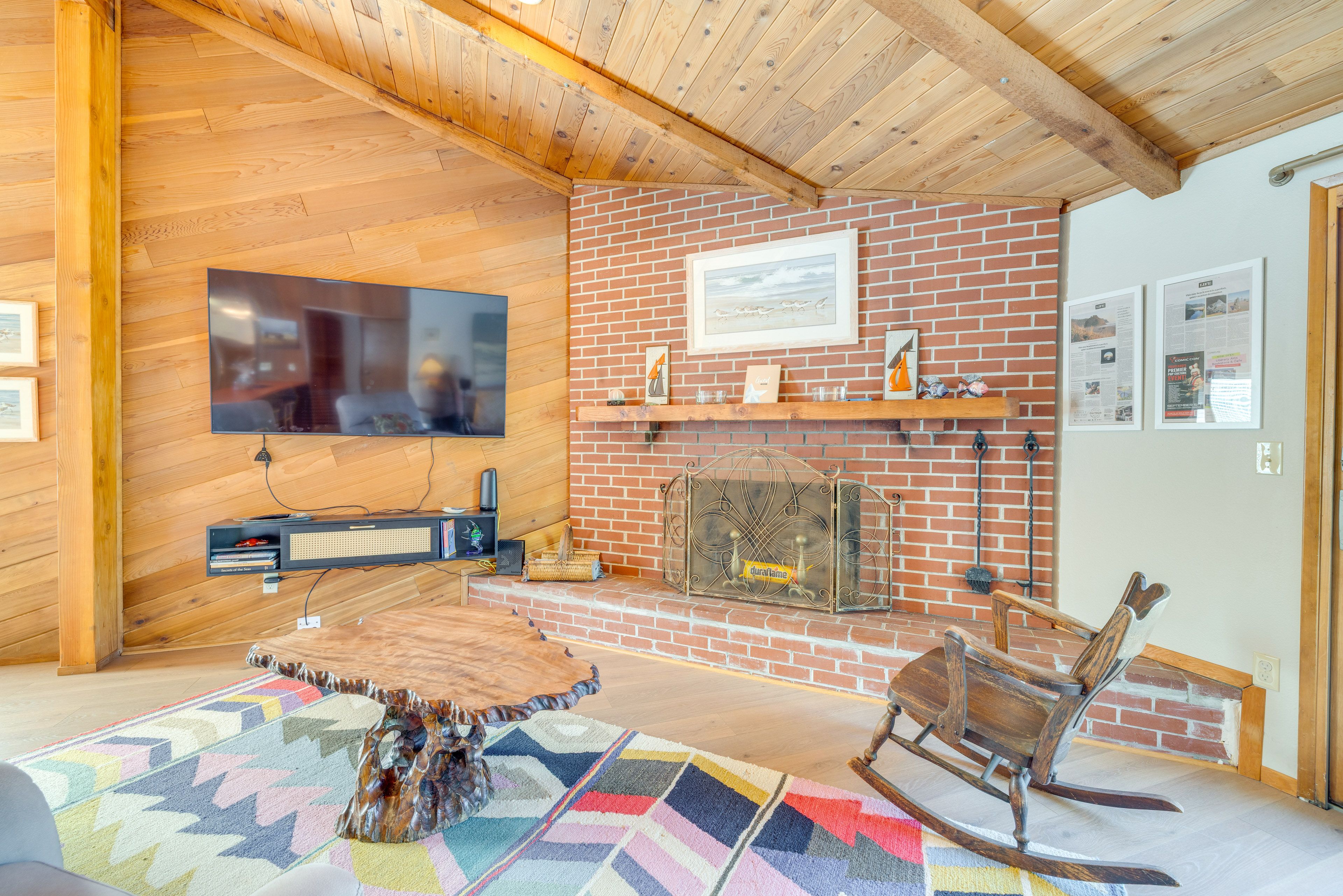 Living Room | Free WiFi | Smart TV | Fireplace