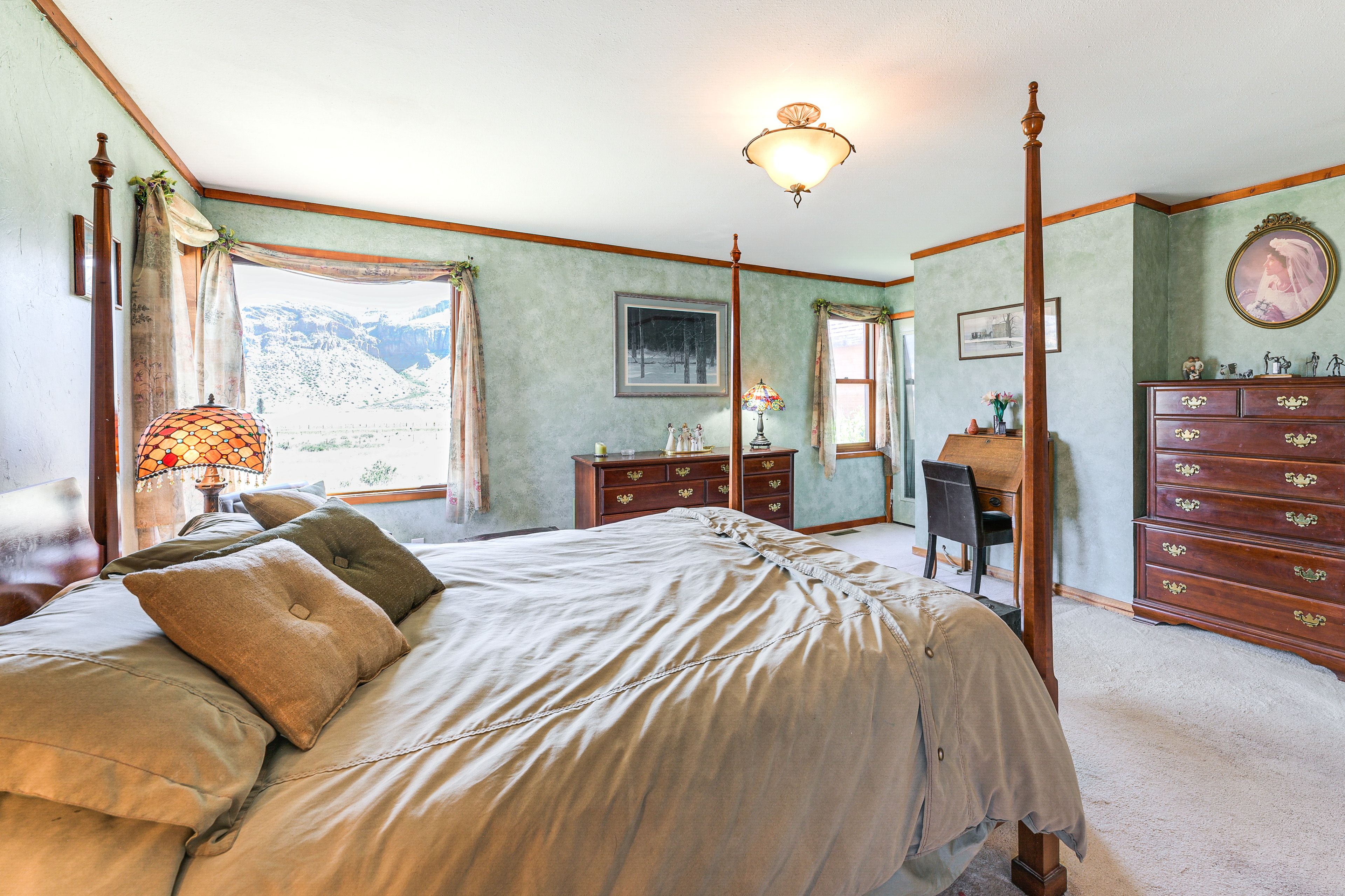 Bedroom 1 | Queen Bed | 1st Floor